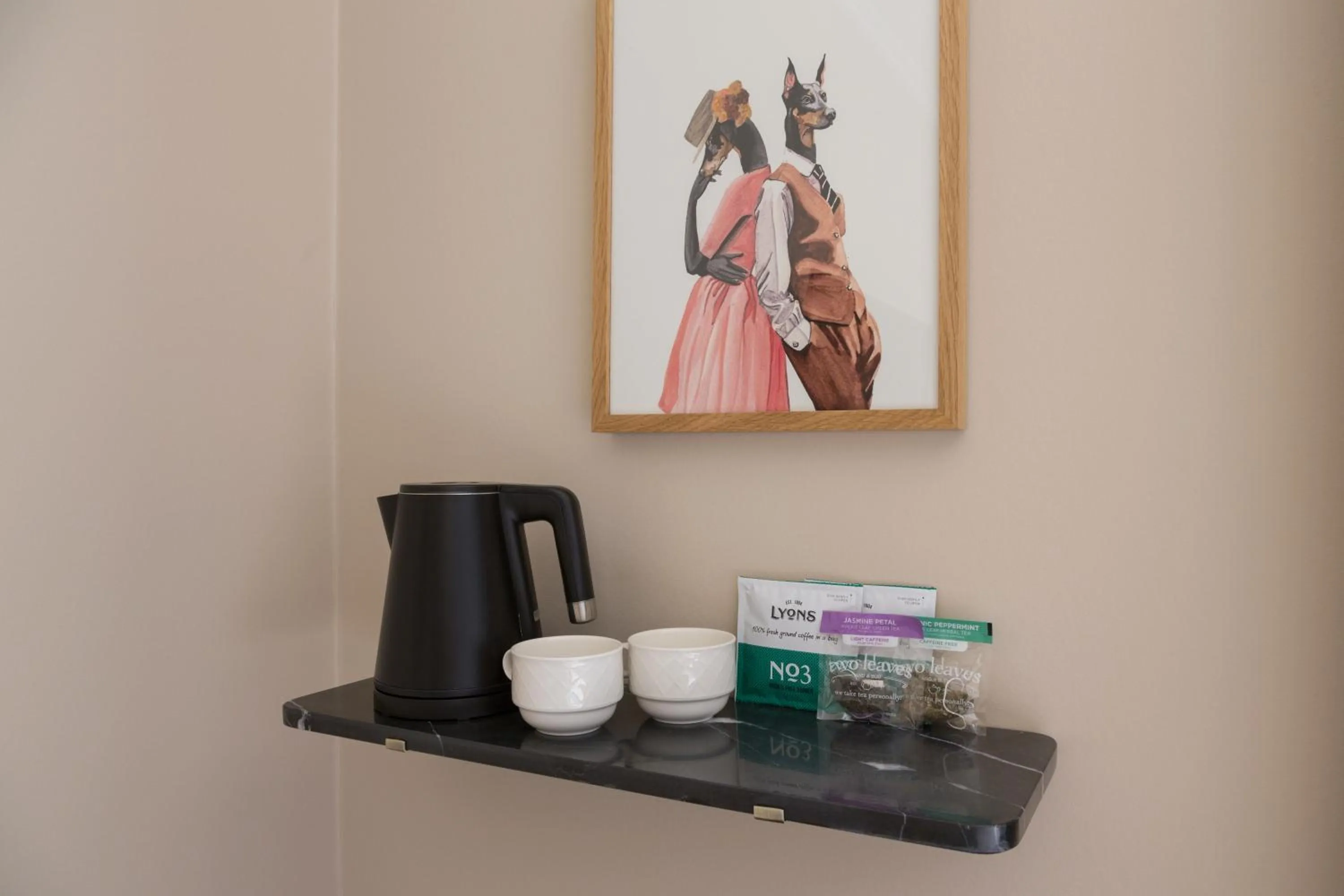 Coffee/tea facilities in Hotel Perrin - former Carlton