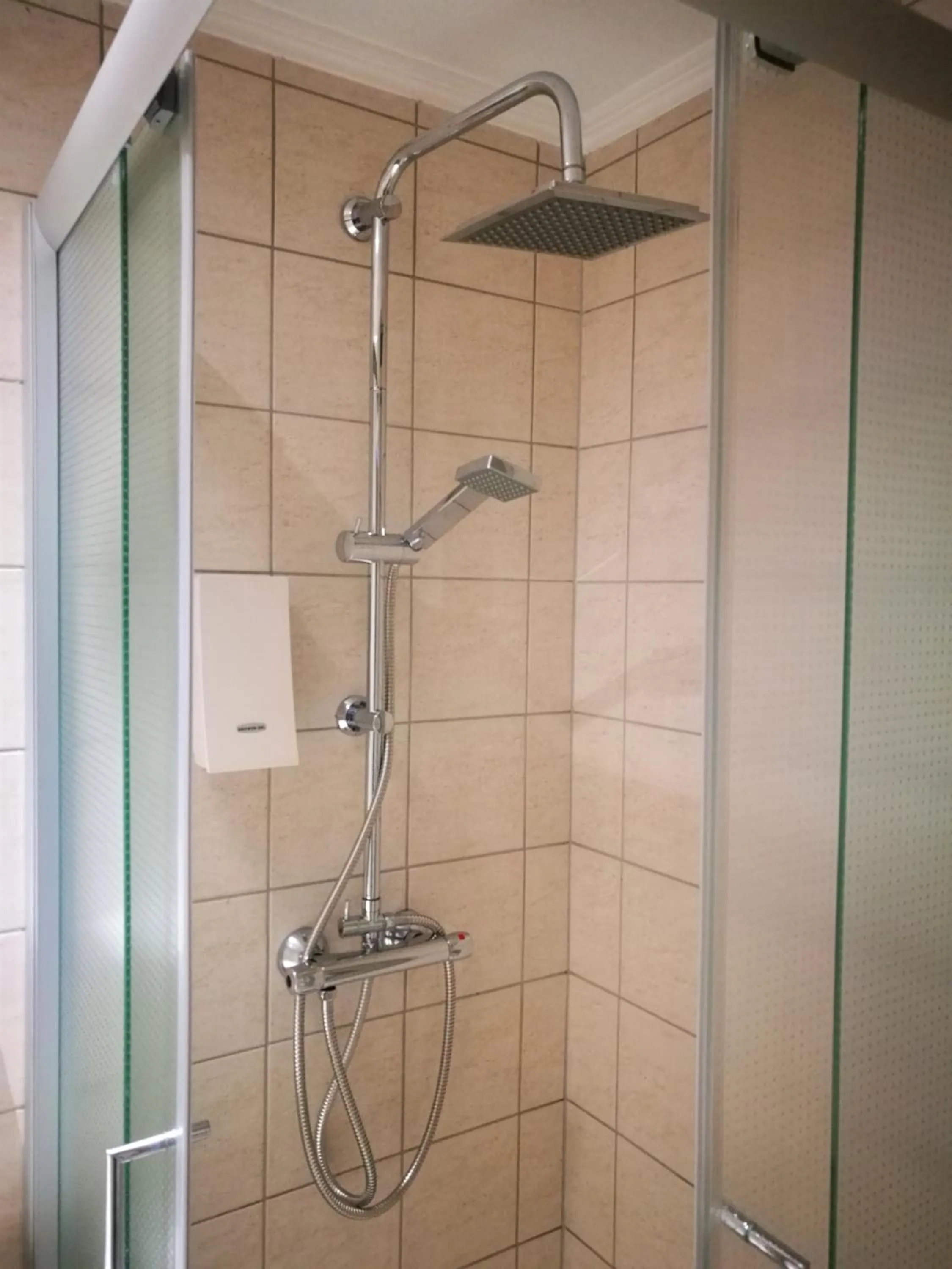 Shower in BIVIUS Hotel Restaurant Luxembourg