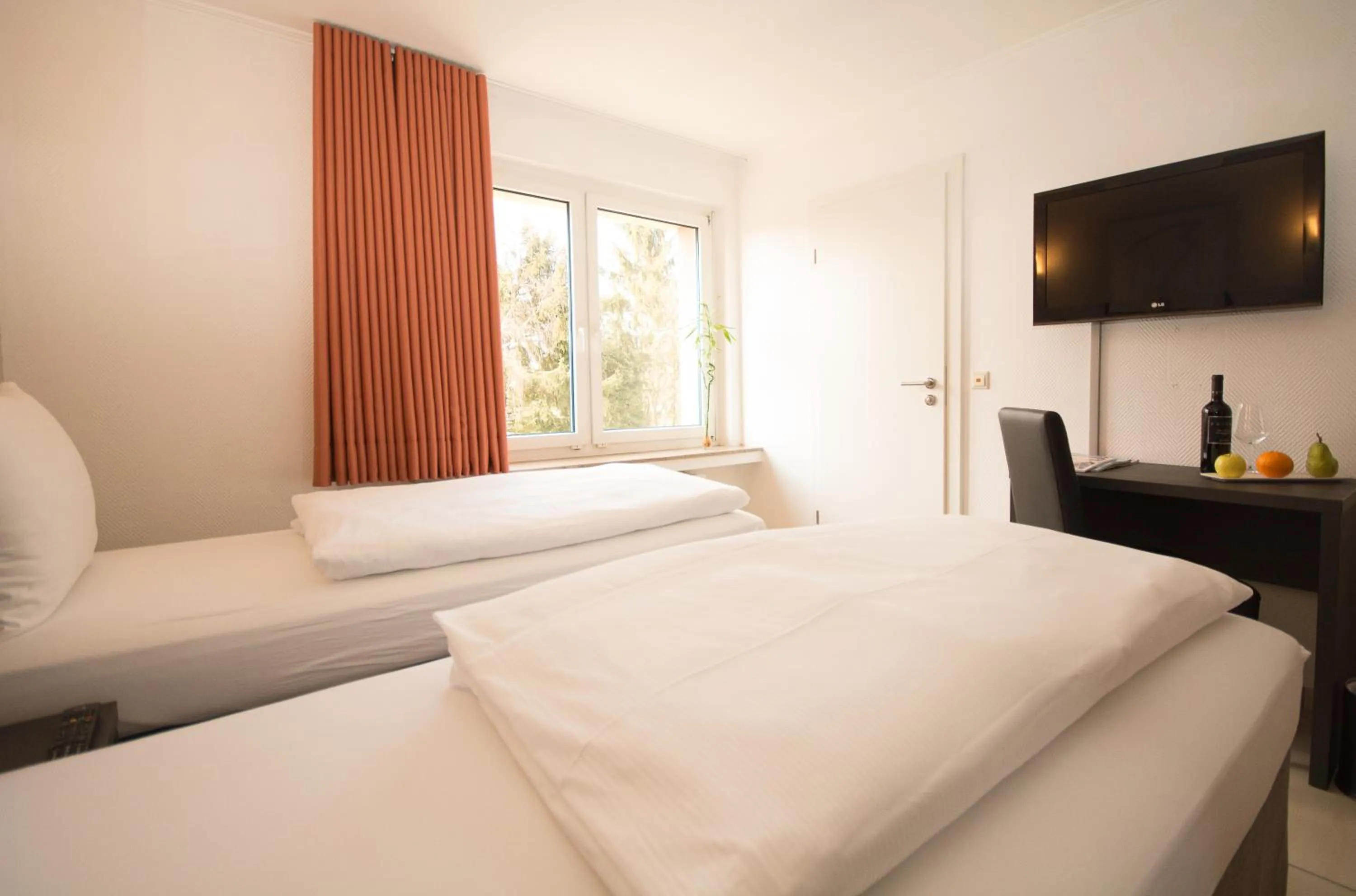 Photo of the whole room, Bed in BIVIUS Hotel Restaurant Luxembourg