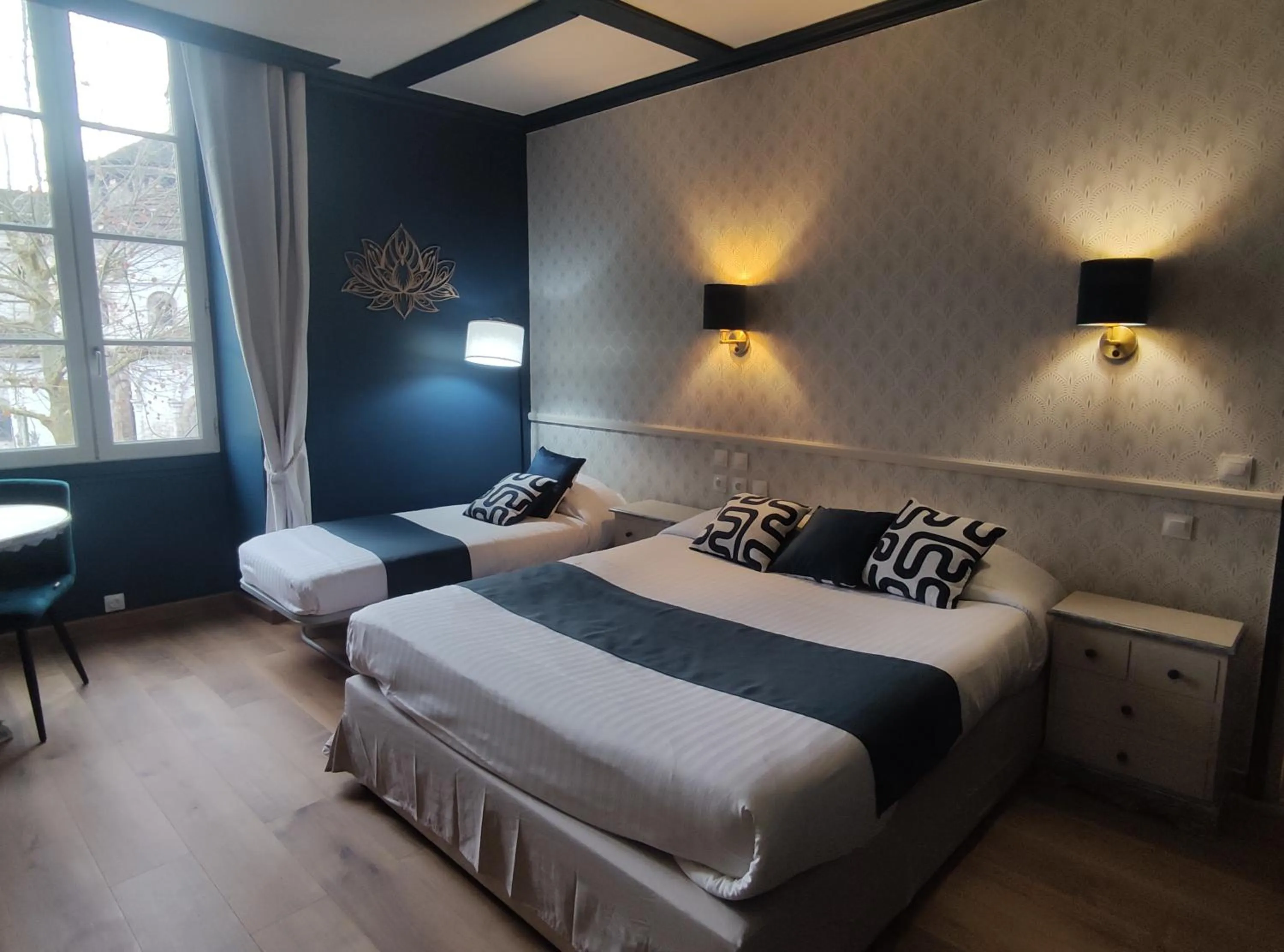 Photo of the whole room, Bed in Le Pavillon Saint-Martin