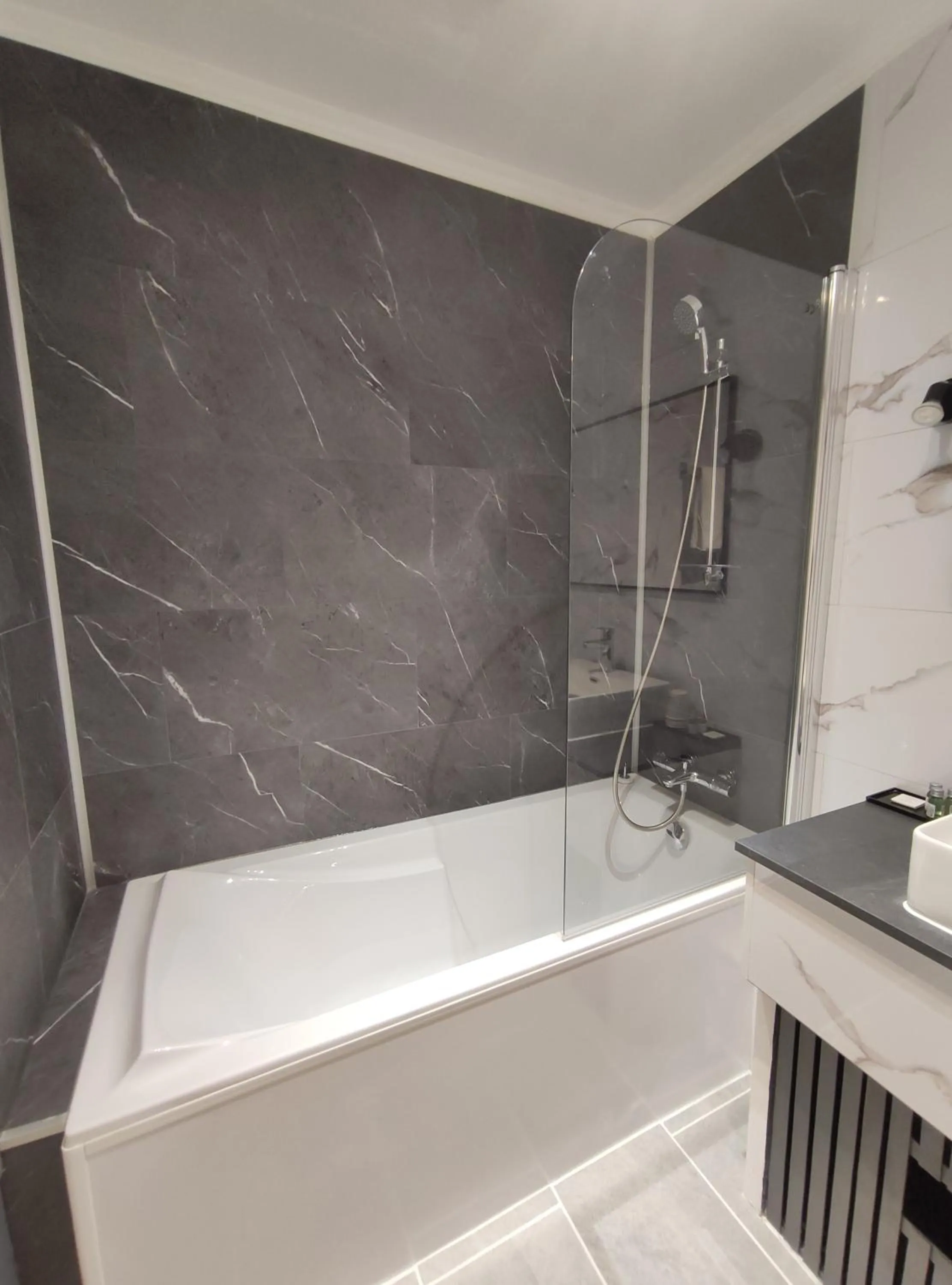 Bathroom in Le Pavillon Saint-Martin