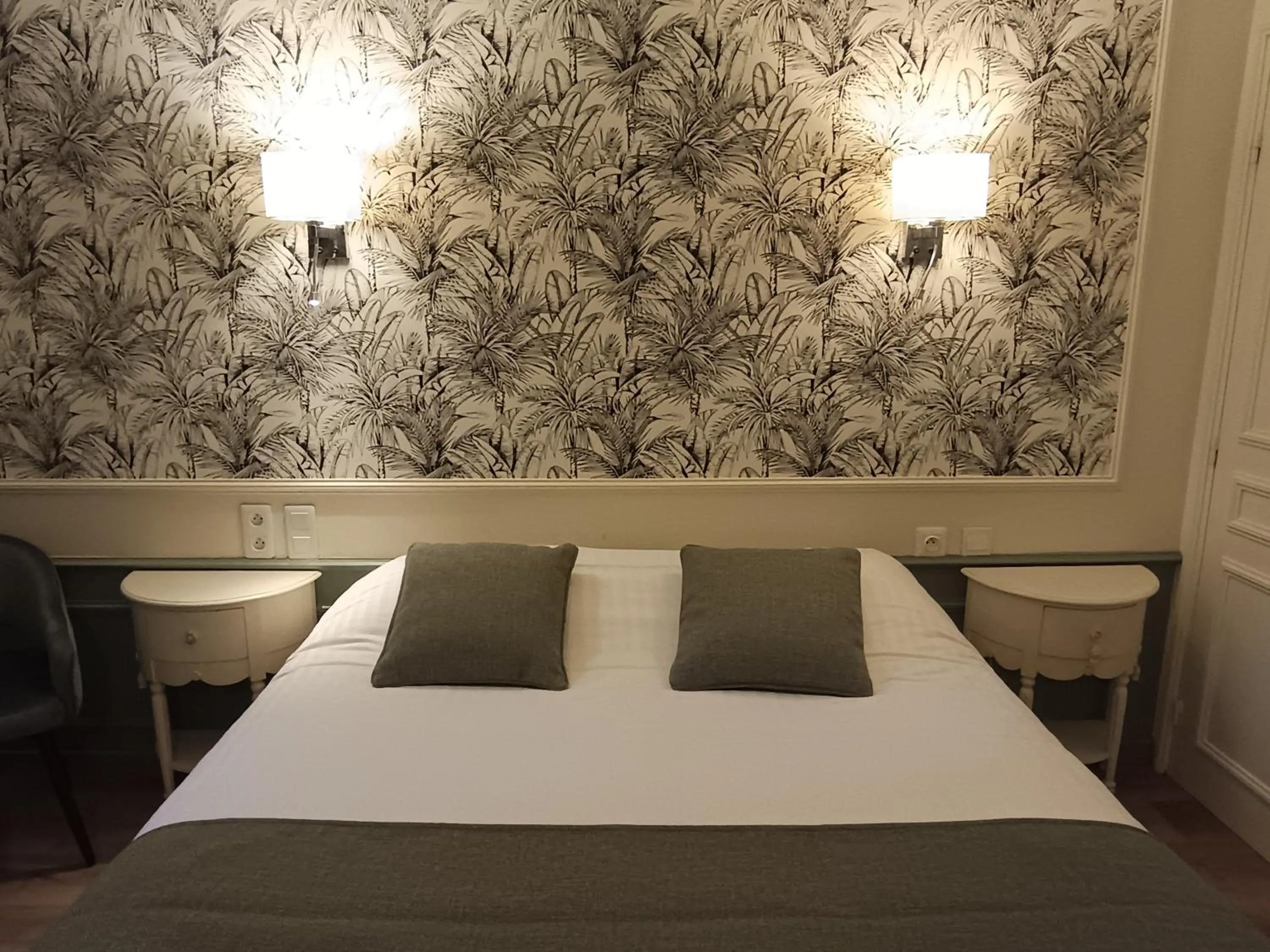 Bedroom, Bed in Le Pavillon Saint-Martin