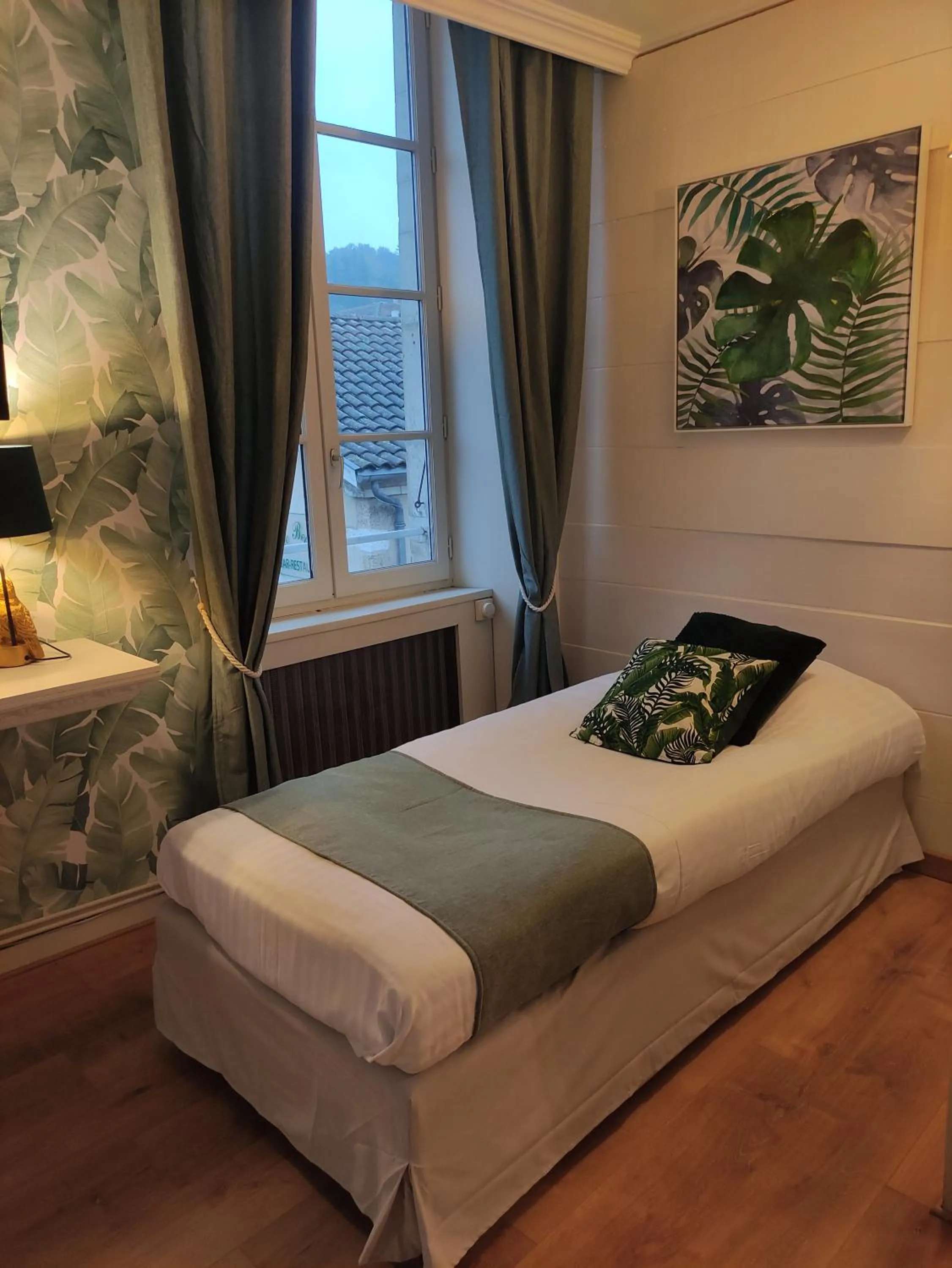 Bed in Le Pavillon Saint-Martin