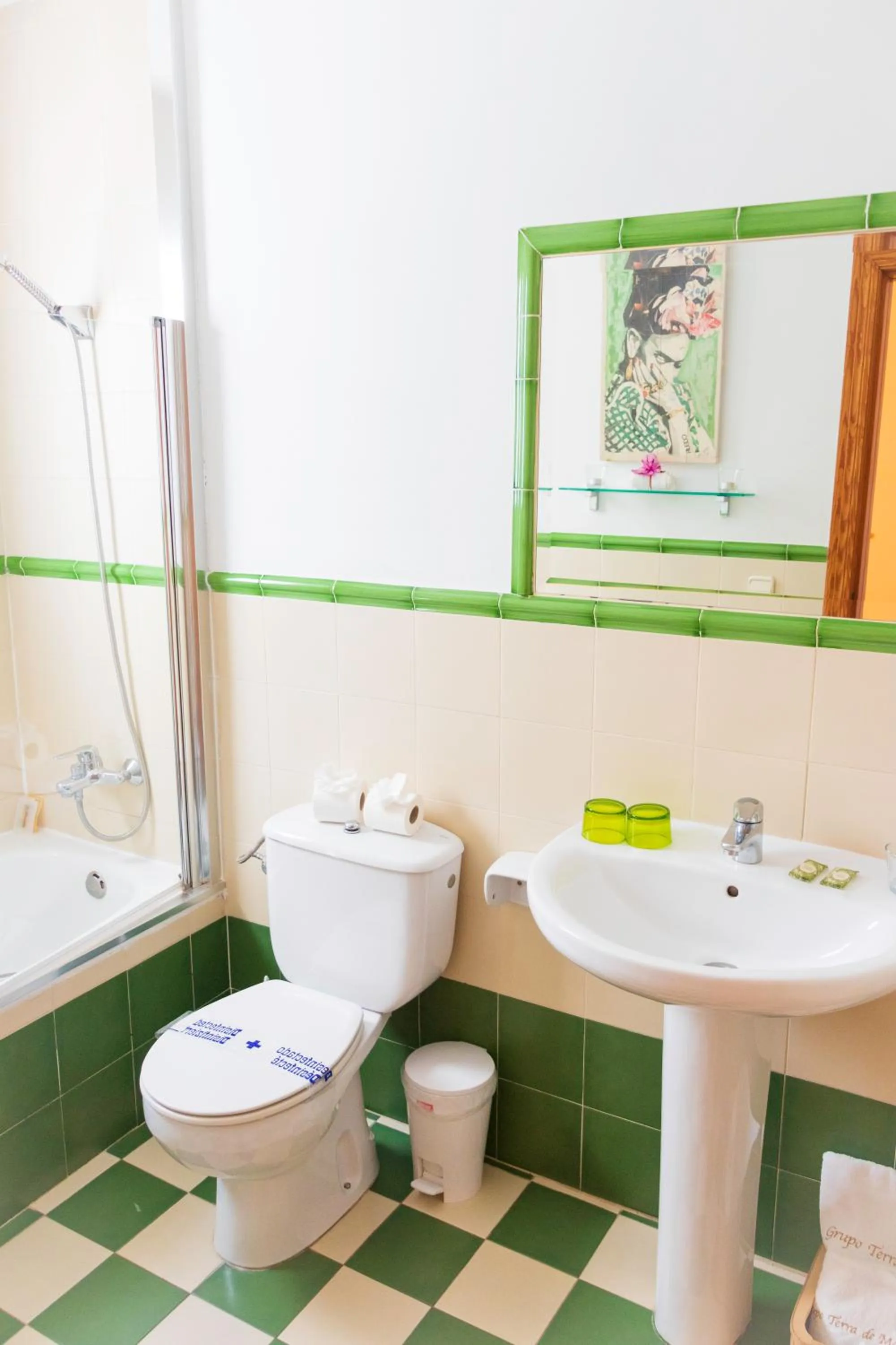 Toilet in La Fonda Benissa, Grupo Terra de Mar, alojamientos con encanto