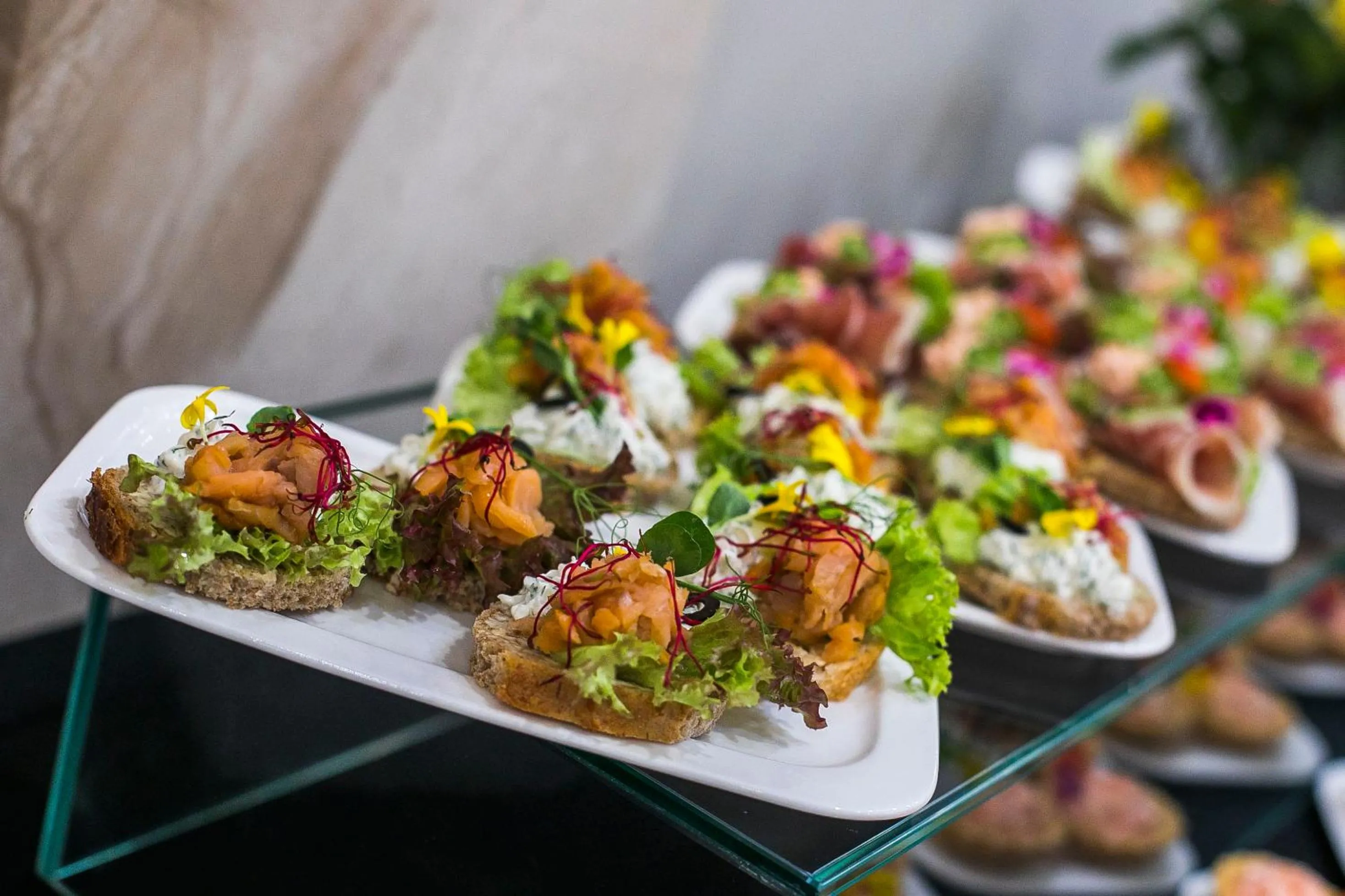 Restaurant/places to eat in Hotel Festival