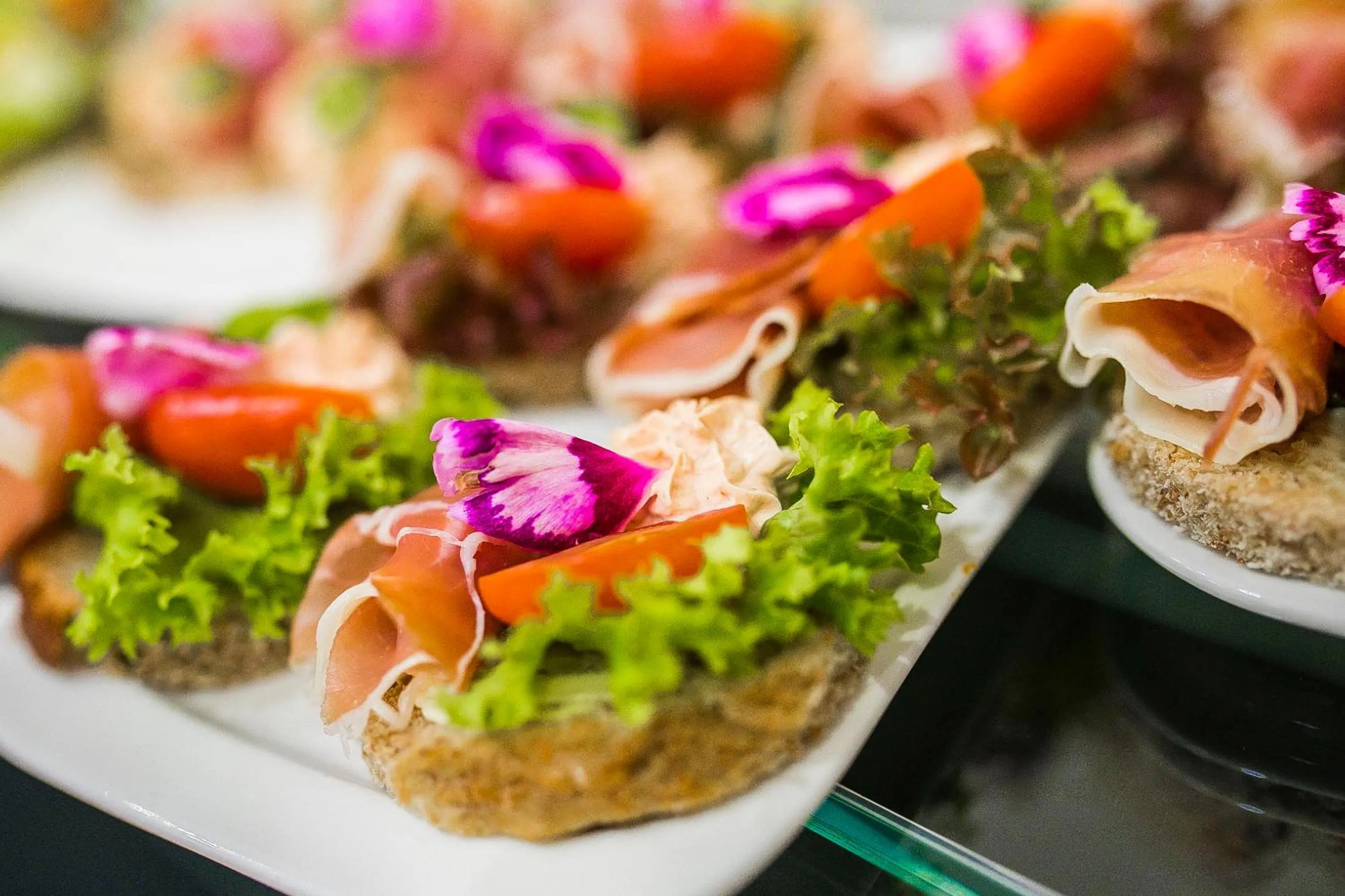 Restaurant/places to eat in Hotel Festival