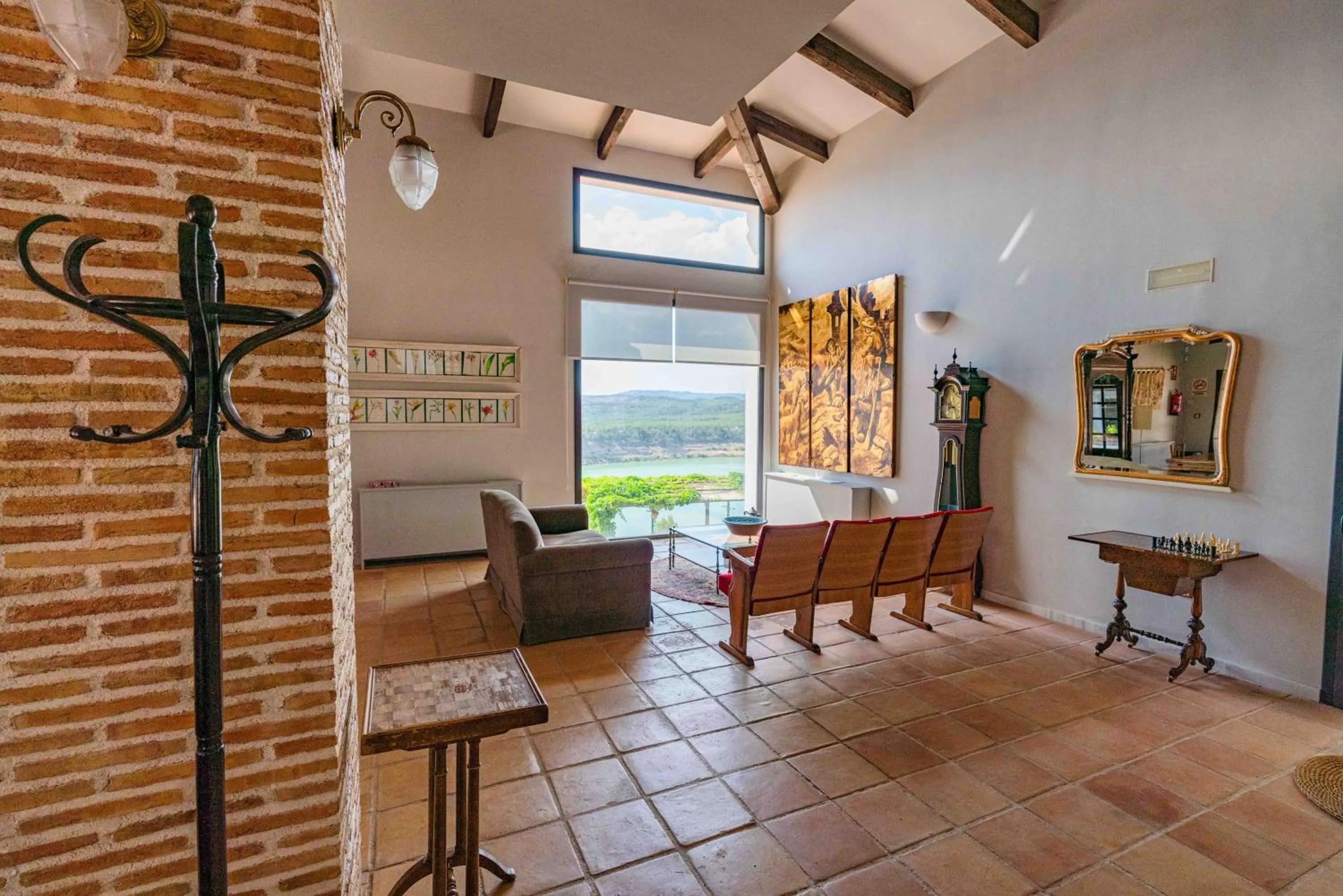 Library in Hotel Rural La Alcanacia