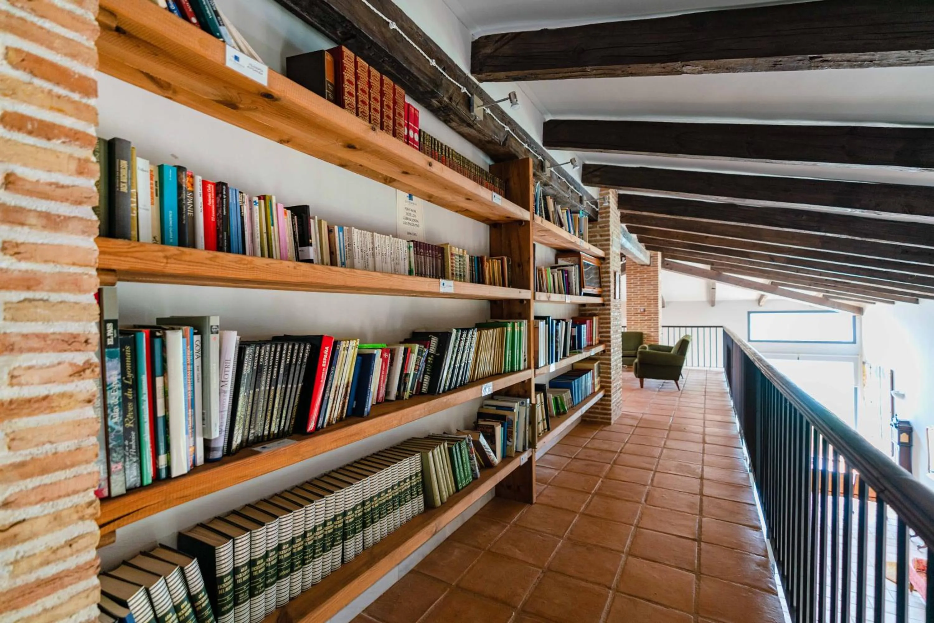 Library in Hotel Rural La Alcanacia