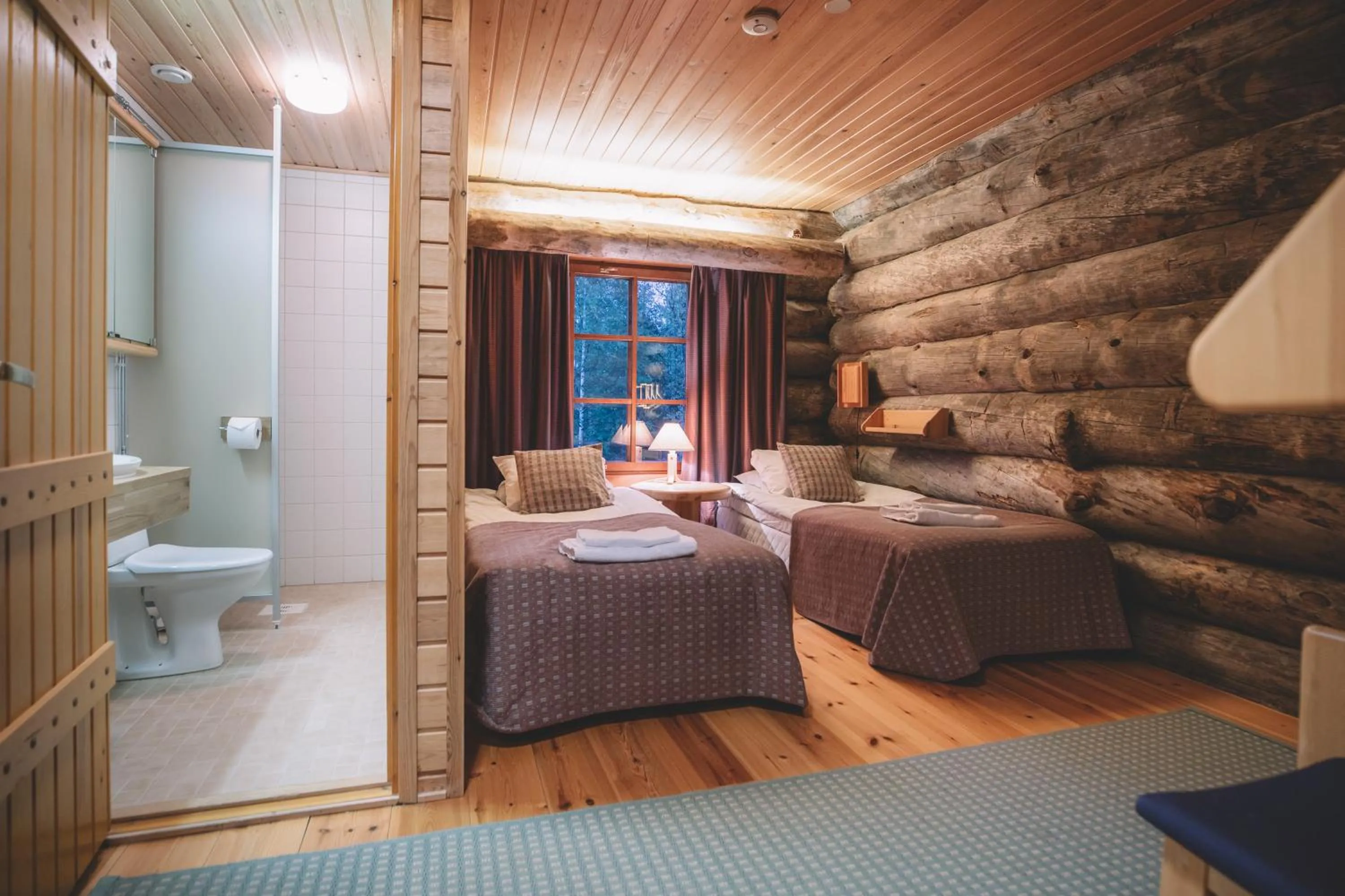 Bathroom, Bed in Santa's Hotel Aurora & Igloos