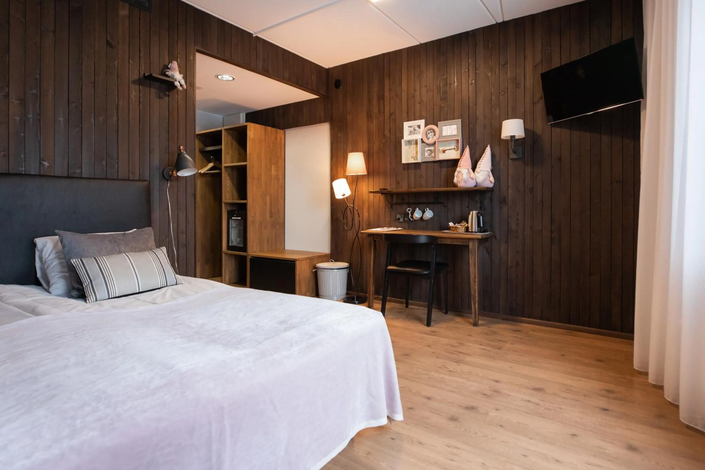 Toilet, Bed in Santa's Hotel Aurora & Igloos