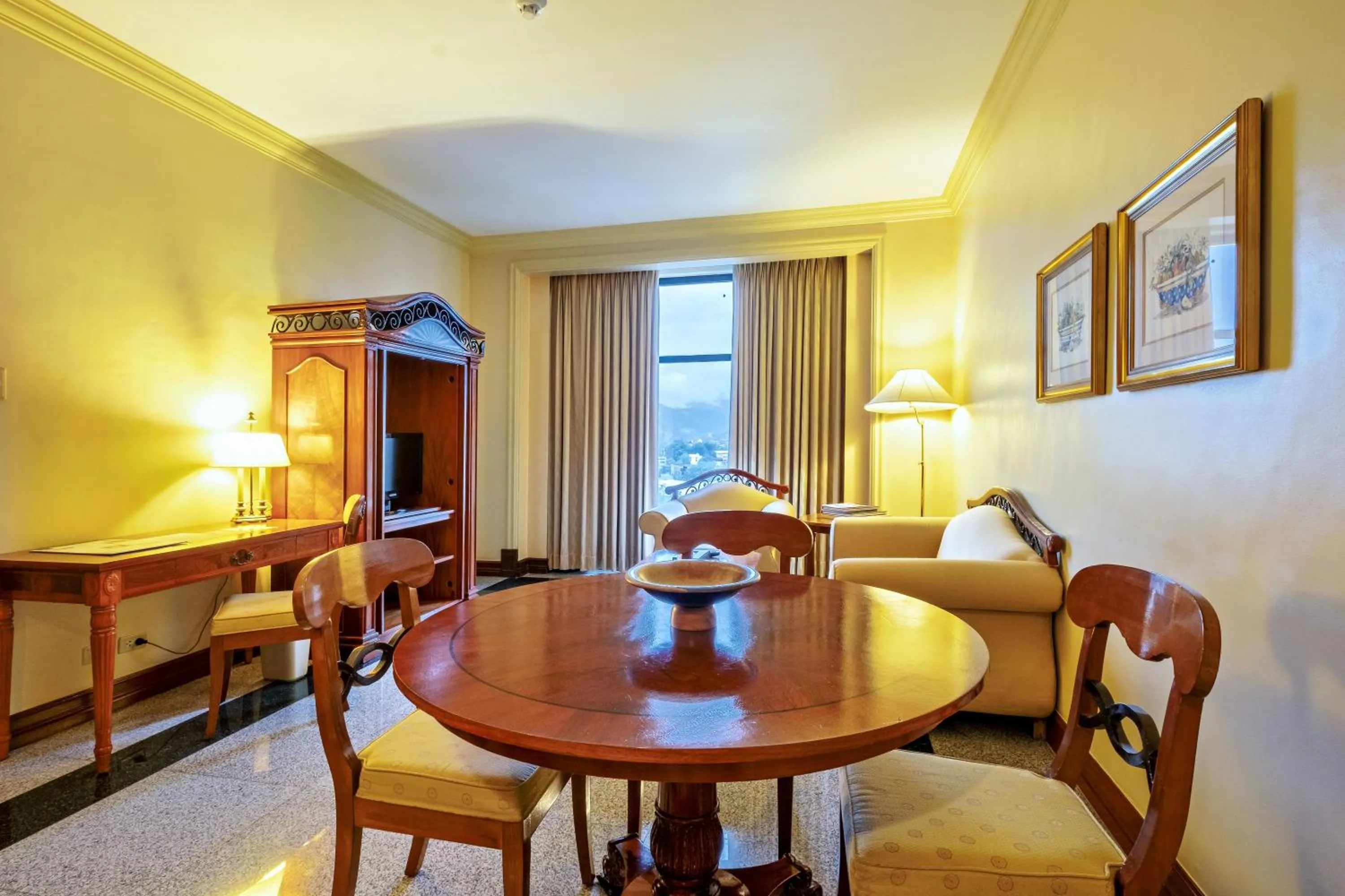 Living room in Waterfront Cebu City Hotel & Casino