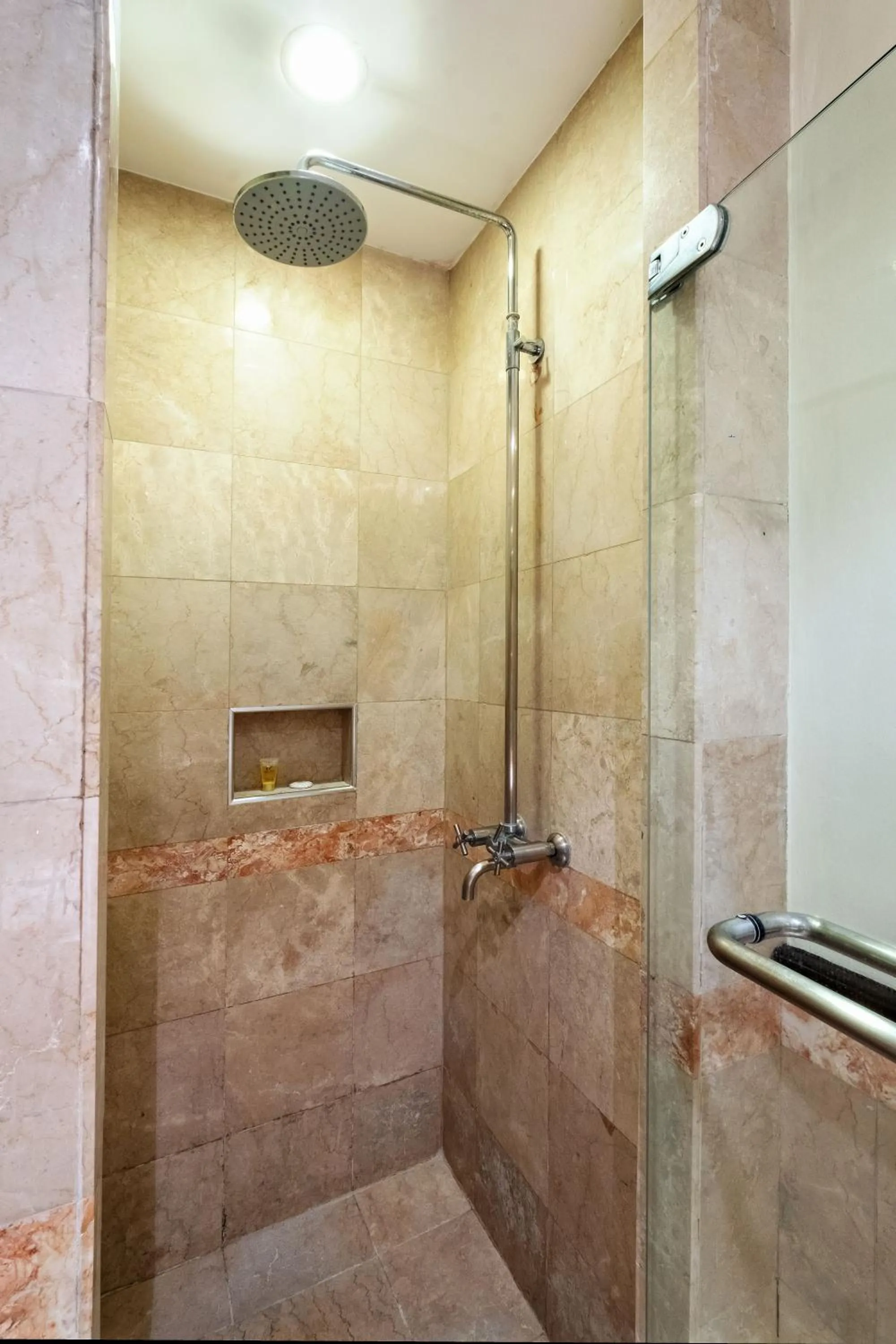 Shower in Waterfront Cebu City Hotel & Casino