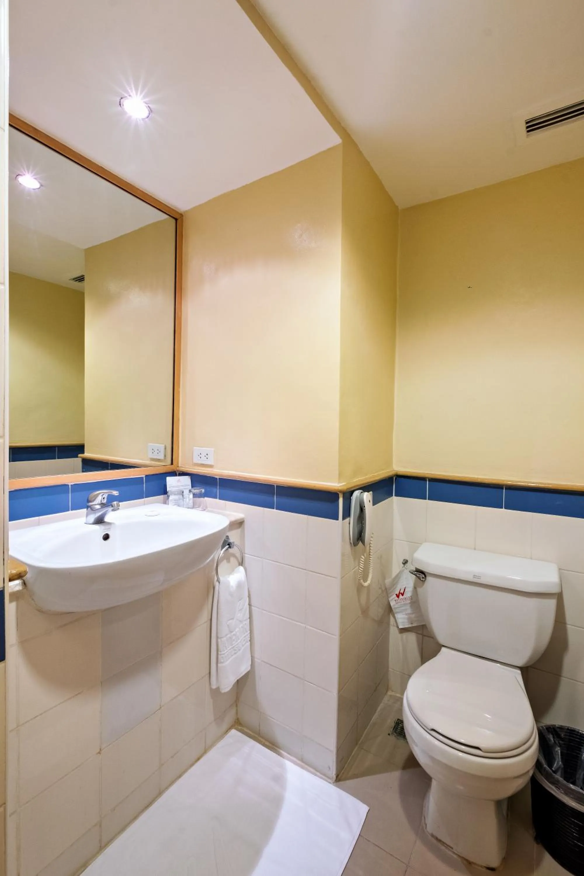 Toilet in Waterfront Cebu City Hotel & Casino