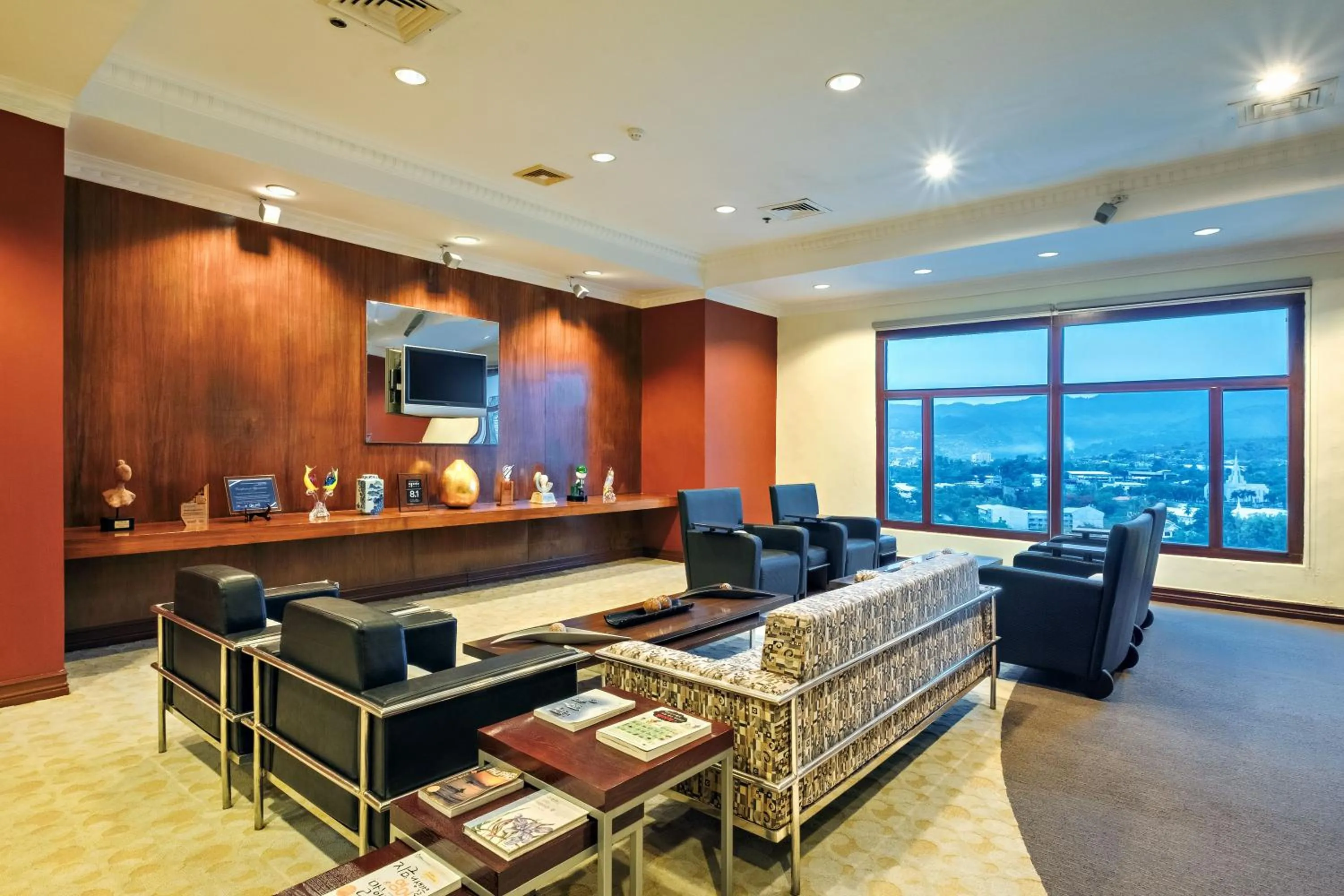Communal lounge/ TV room in Waterfront Cebu City Hotel & Casino