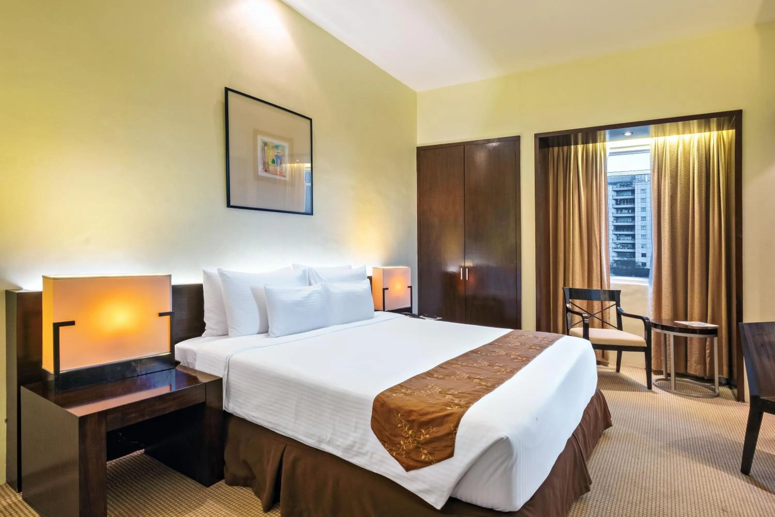 Bed in Waterfront Cebu City Hotel & Casino