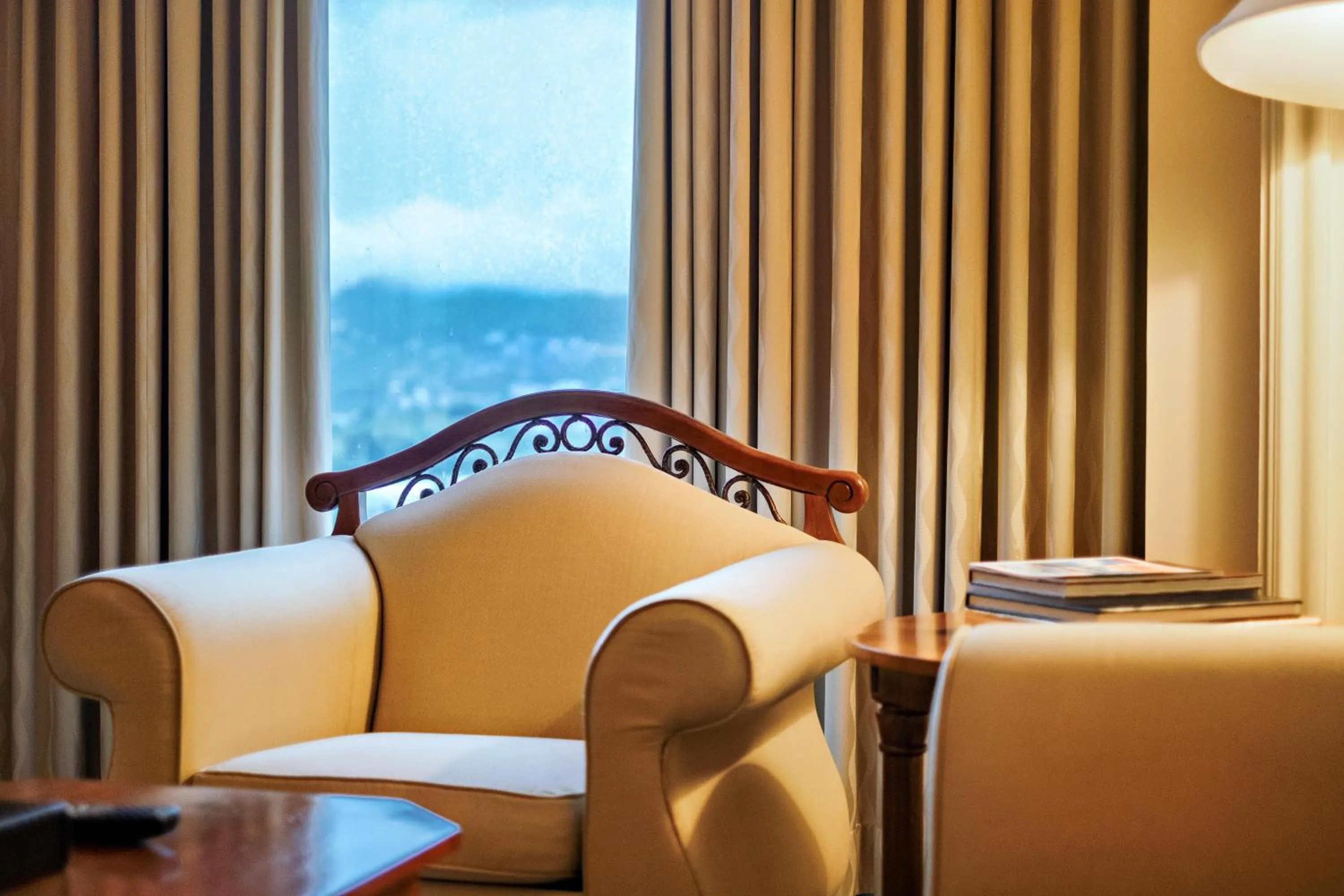 Living room in Waterfront Cebu City Hotel & Casino