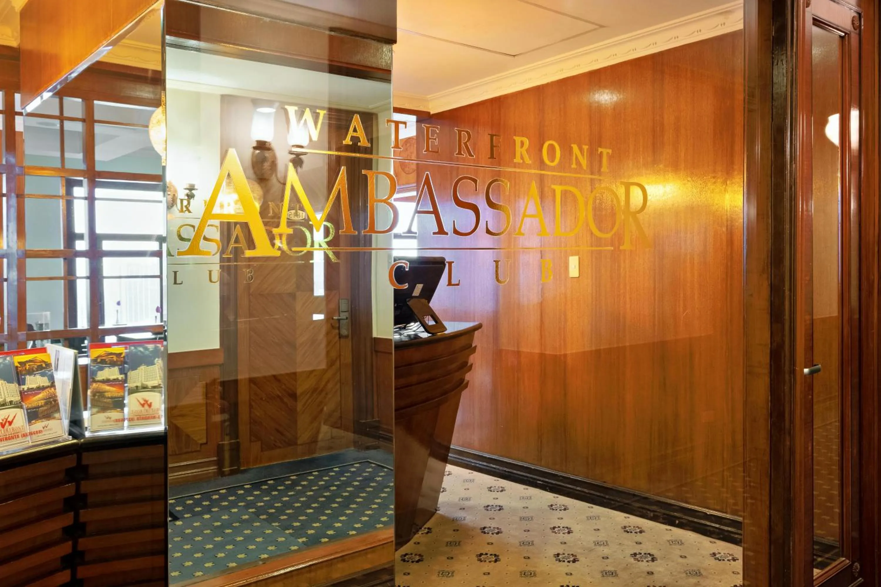 Communal lounge/ TV room in Waterfront Cebu City Hotel & Casino