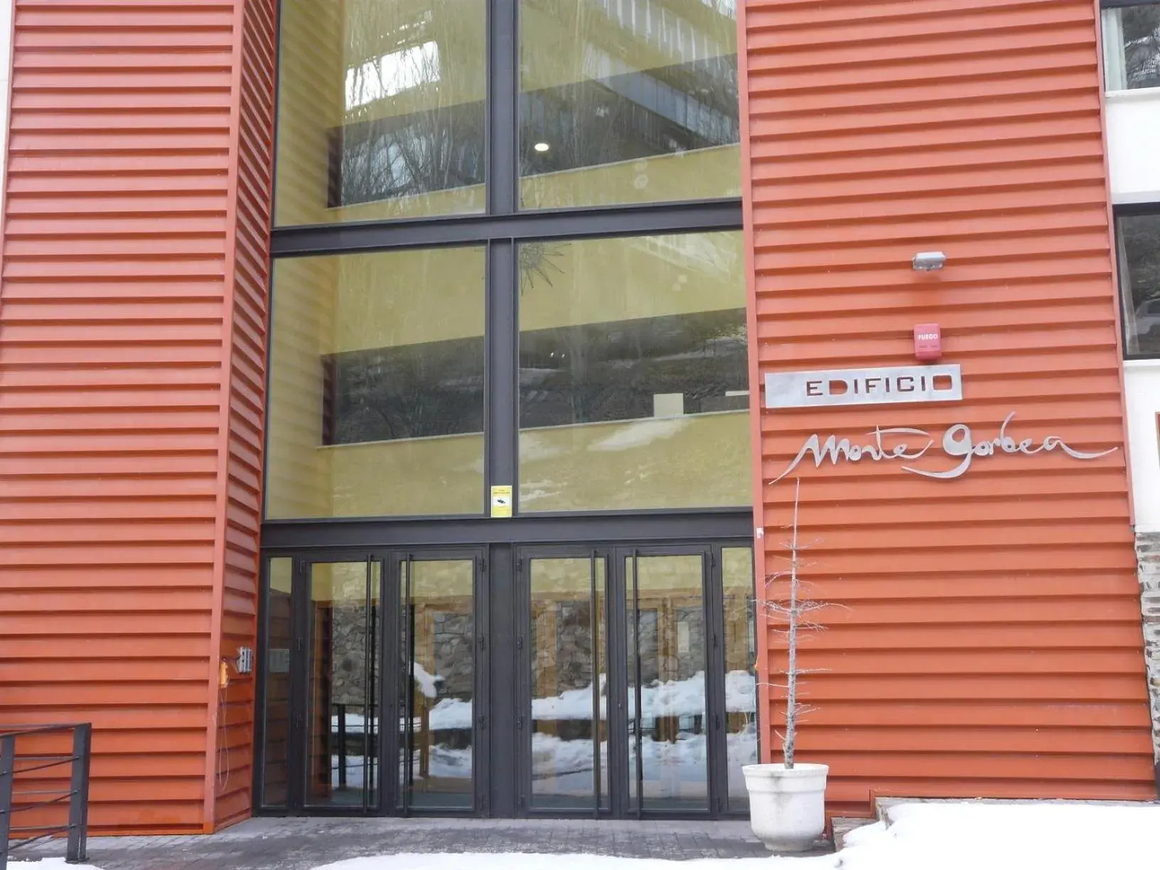 Facade/entrance in Apartamentos Montegorbea Facade/entrance in Apartamentos Montegorbea