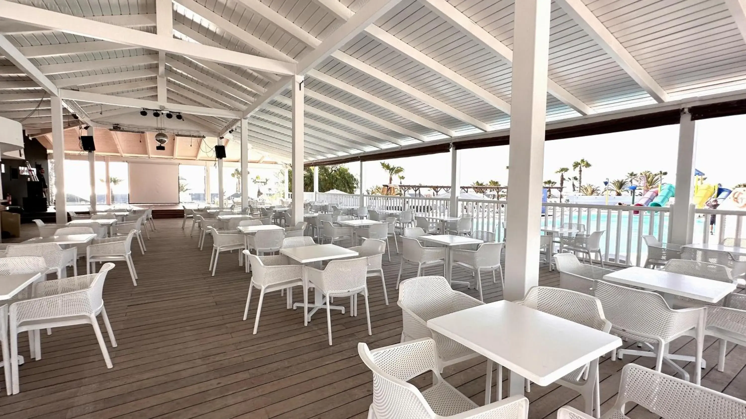 Lounge or bar in BLUESEA Club Caleta Dorada Lounge or bar in BLUESEA Club Caleta Dorada