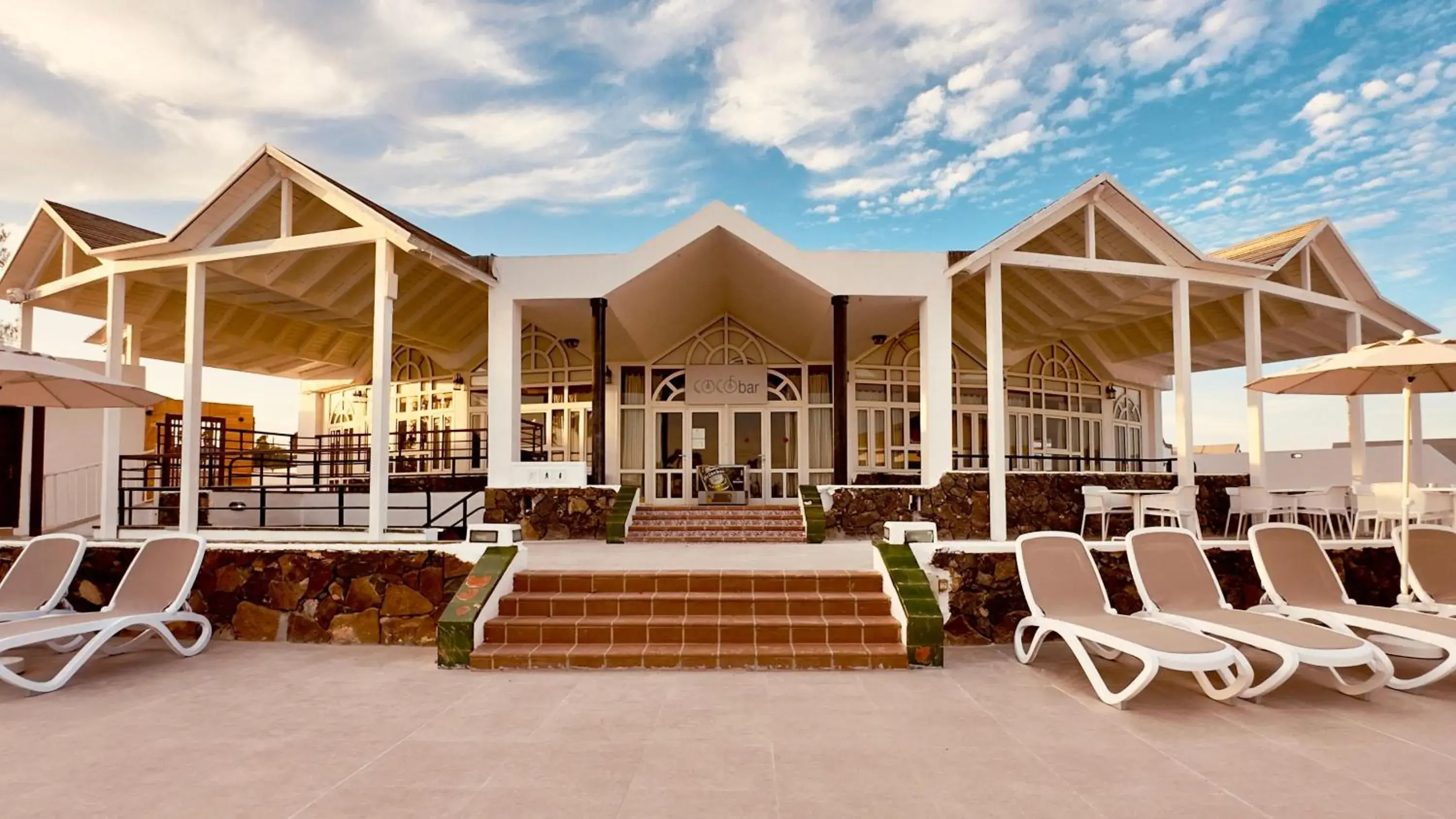 Lounge or bar in BLUESEA Club Caleta Dorada Lounge or bar in BLUESEA Club Caleta Dorada