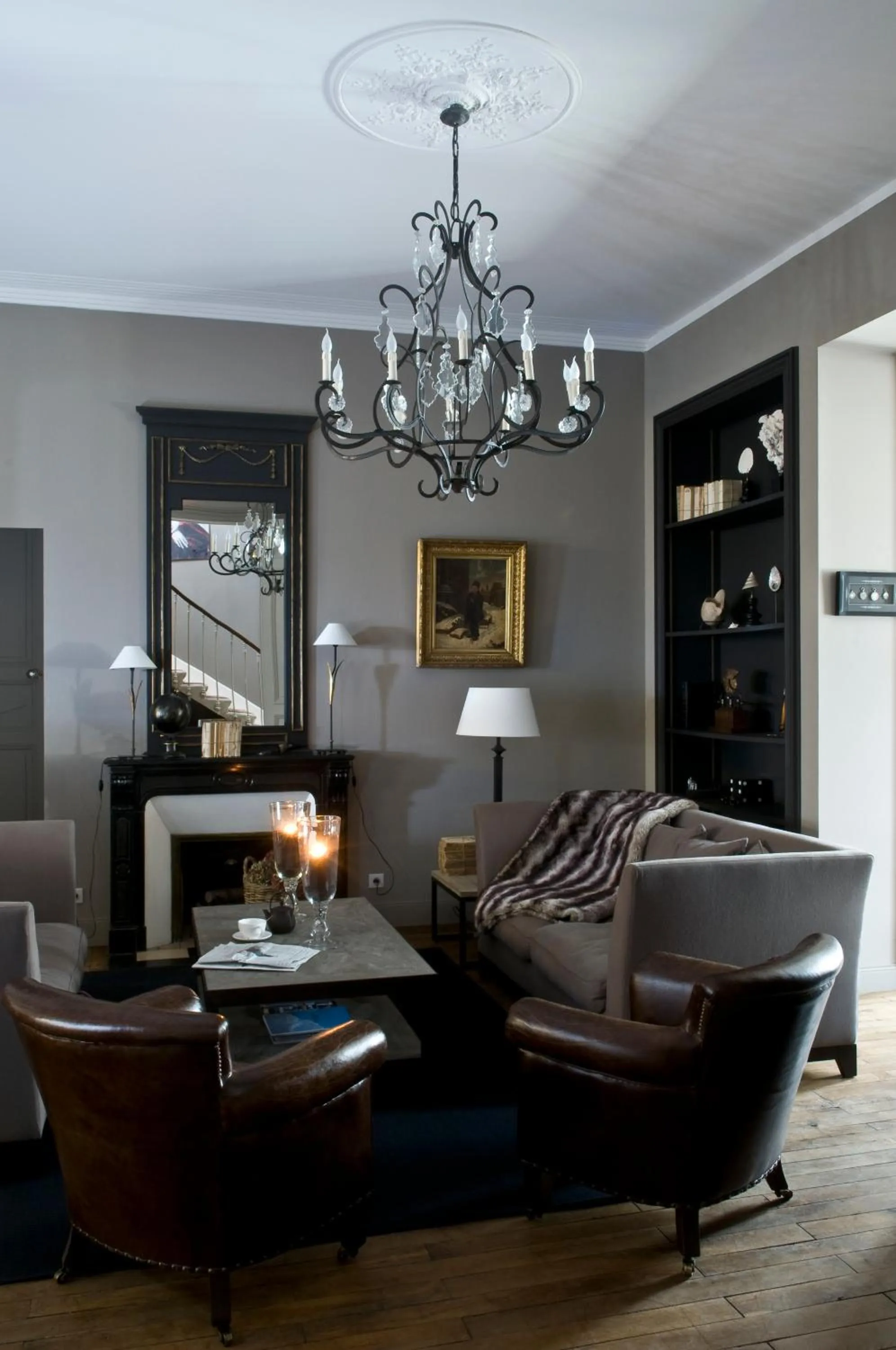 Communal lounge/ TV room in Hôtel Particulier - La Chamoiserie