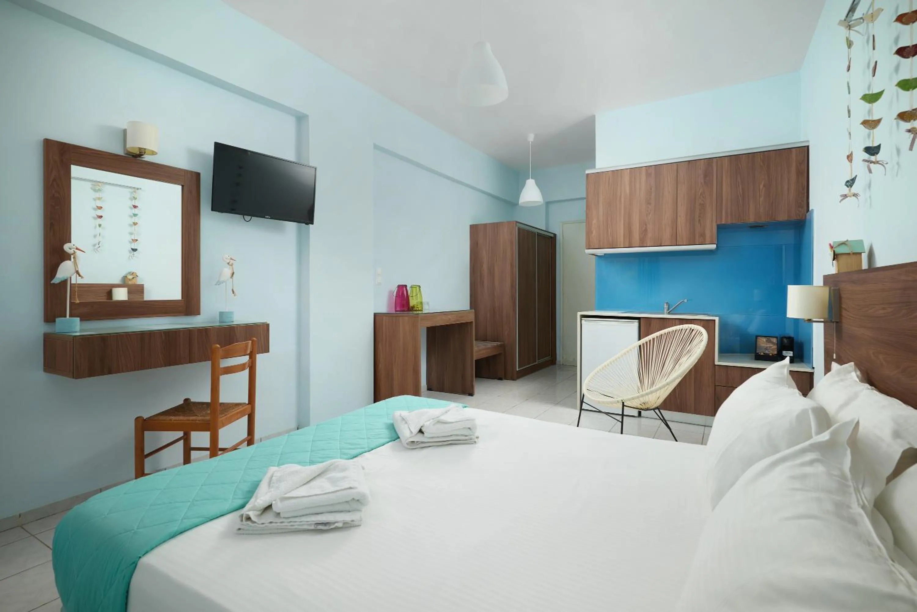 Photo of the whole room, Bed in Aptera Beach
