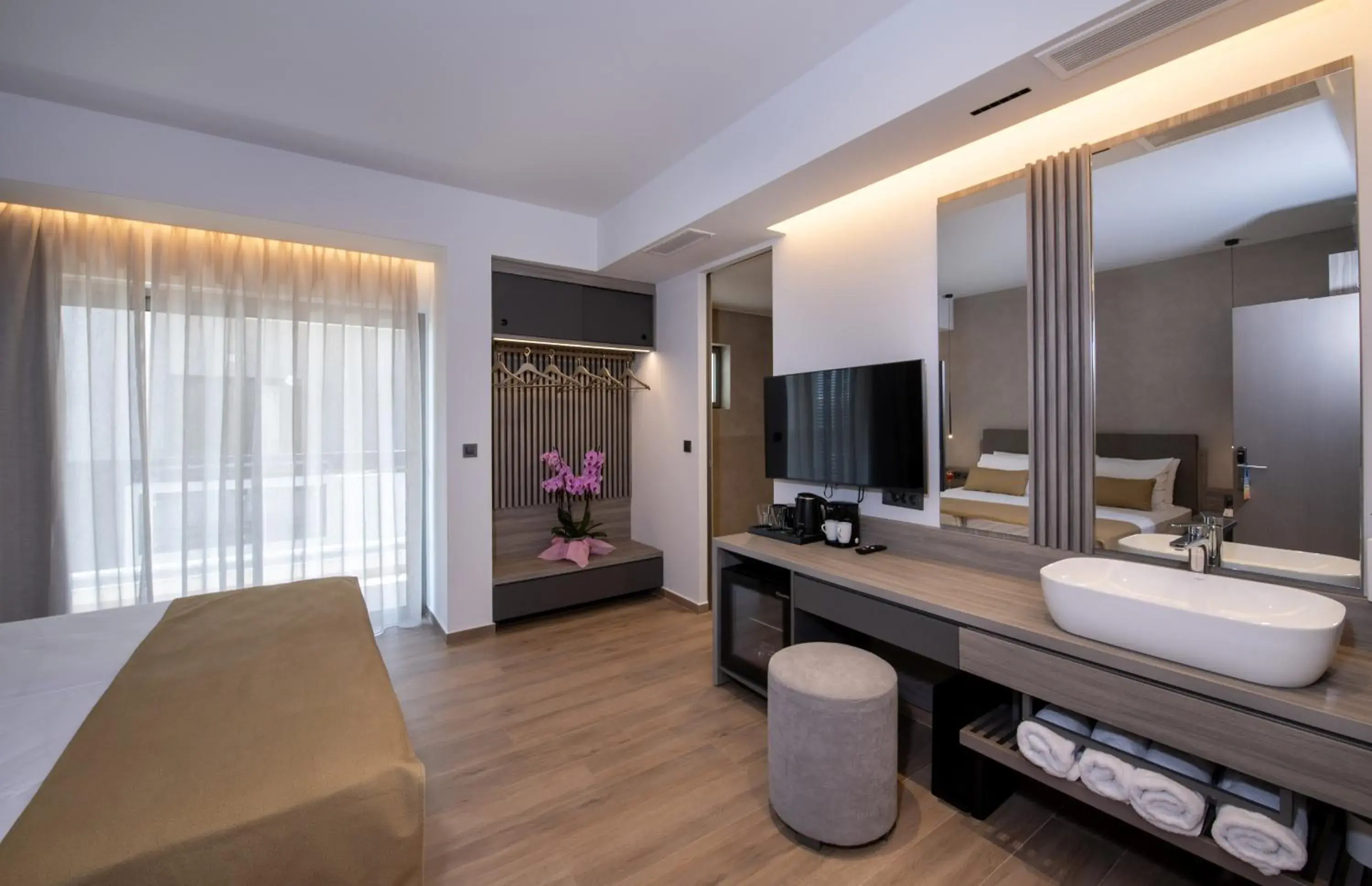 Bed in Creta Palm Resort Hotel & Apartments Bed in Creta Palm Resort Hotel & Apartments