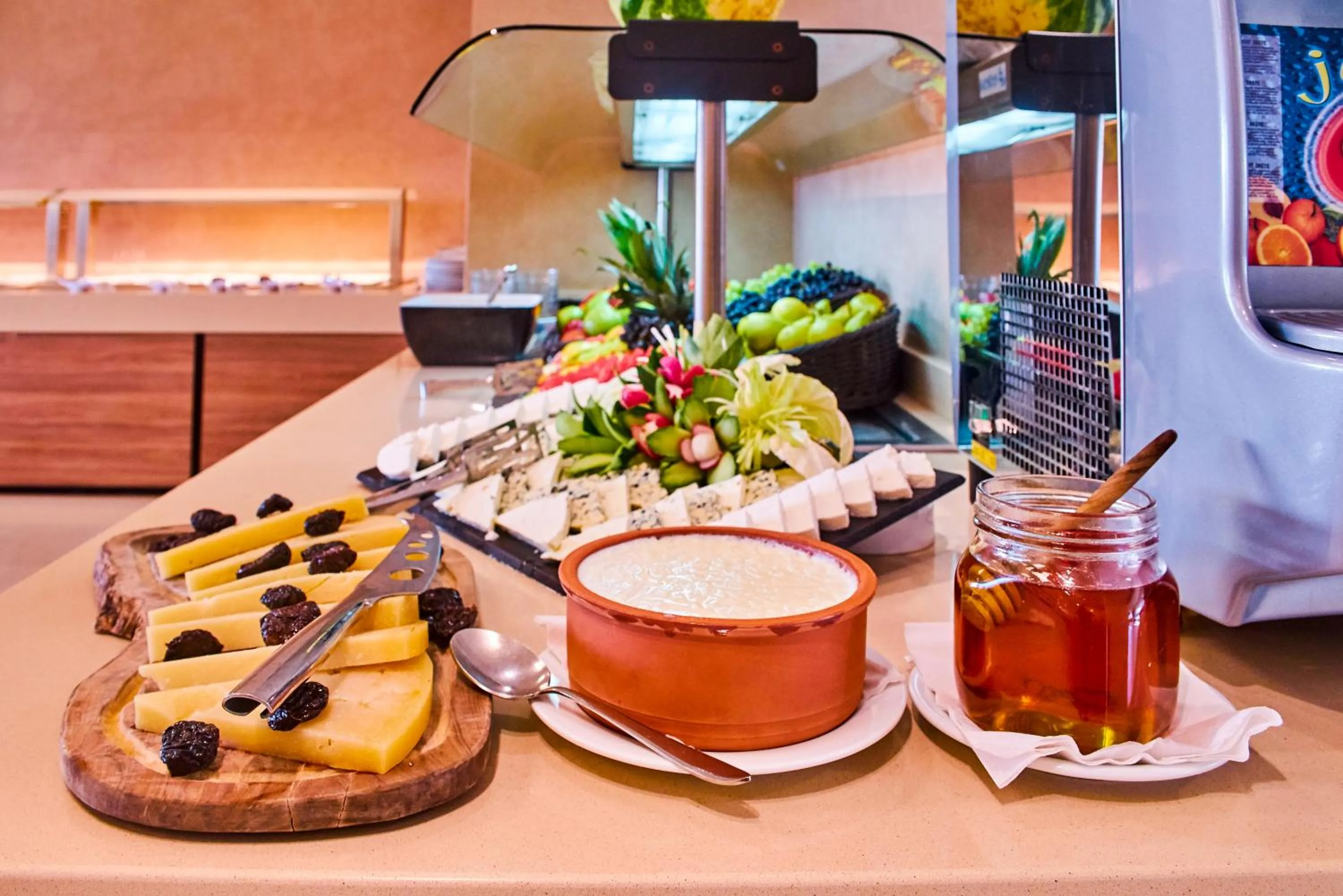 Food in Creta Palm Resort Hotel & Apartments
