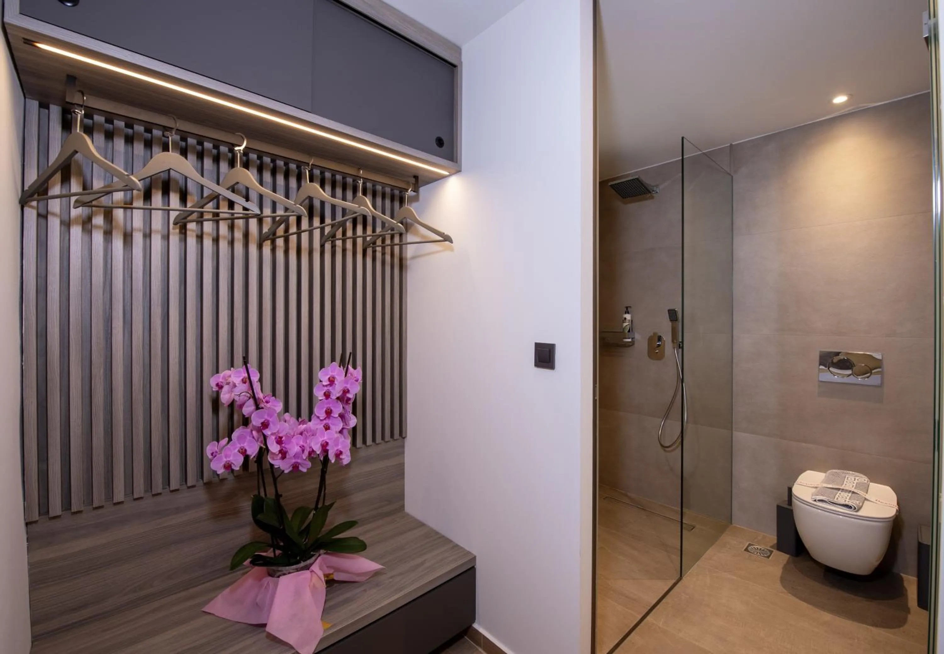 Shower in Creta Palm Resort Hotel & Apartments