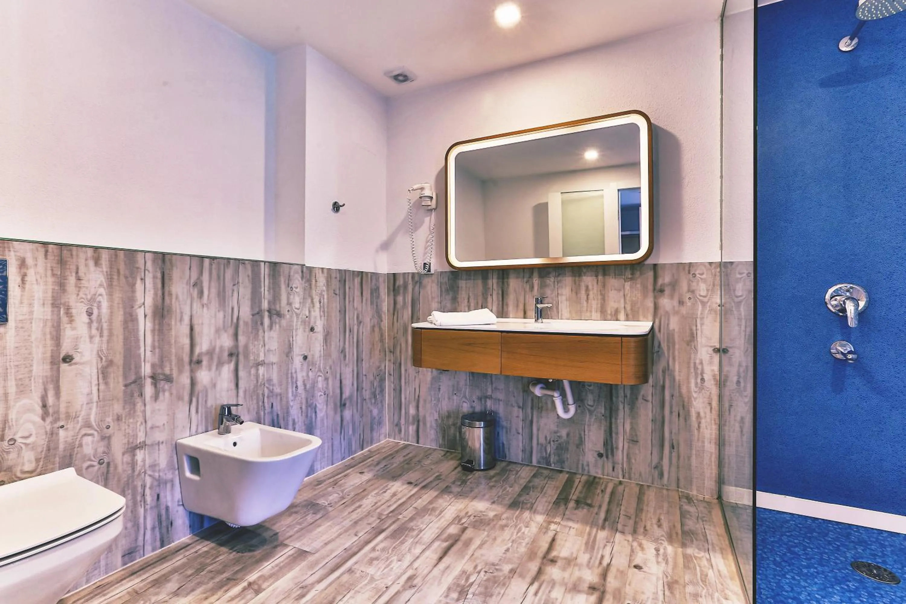 Bathroom in Carine Hotel Park