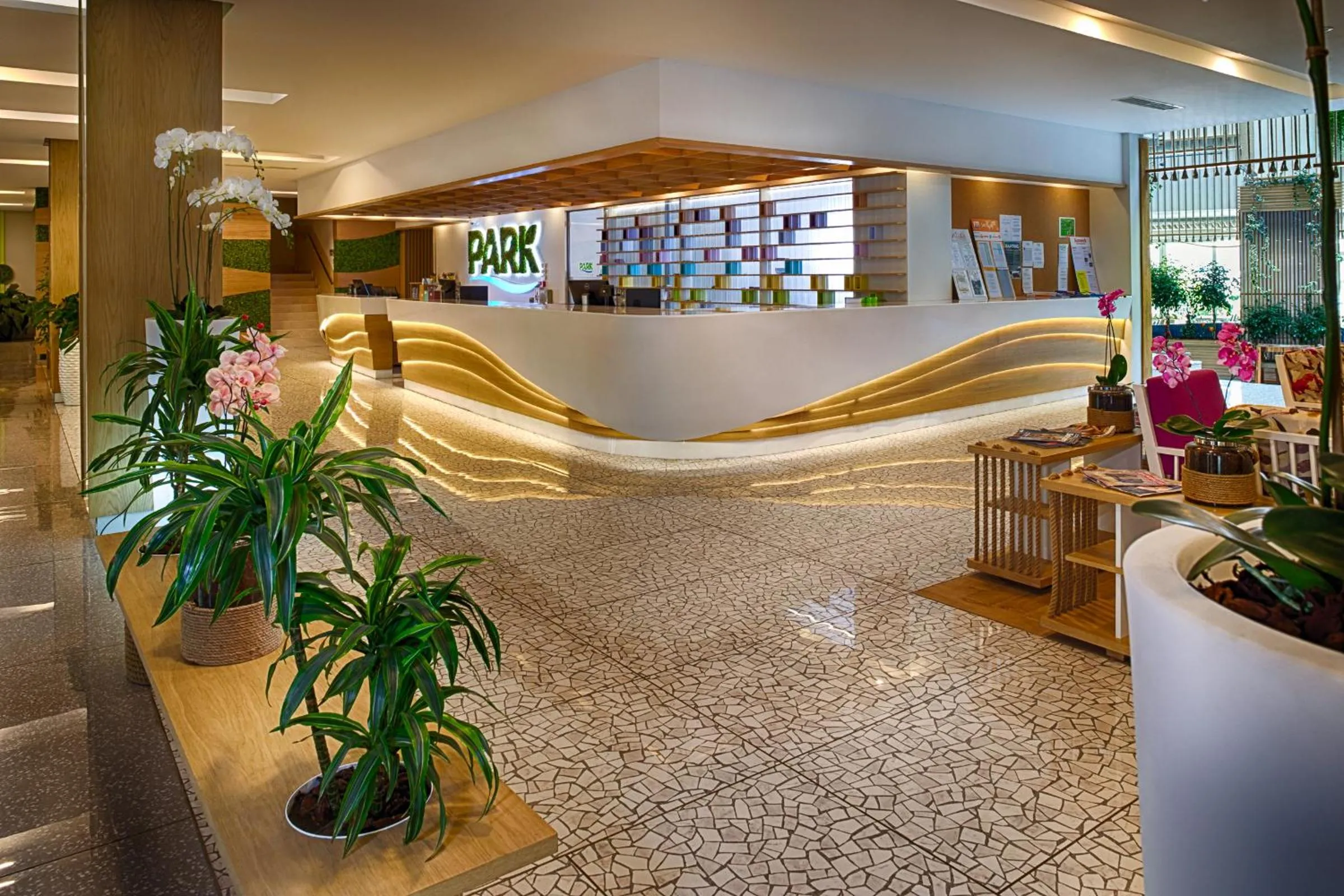 Lobby or reception in Carine Hotel Park