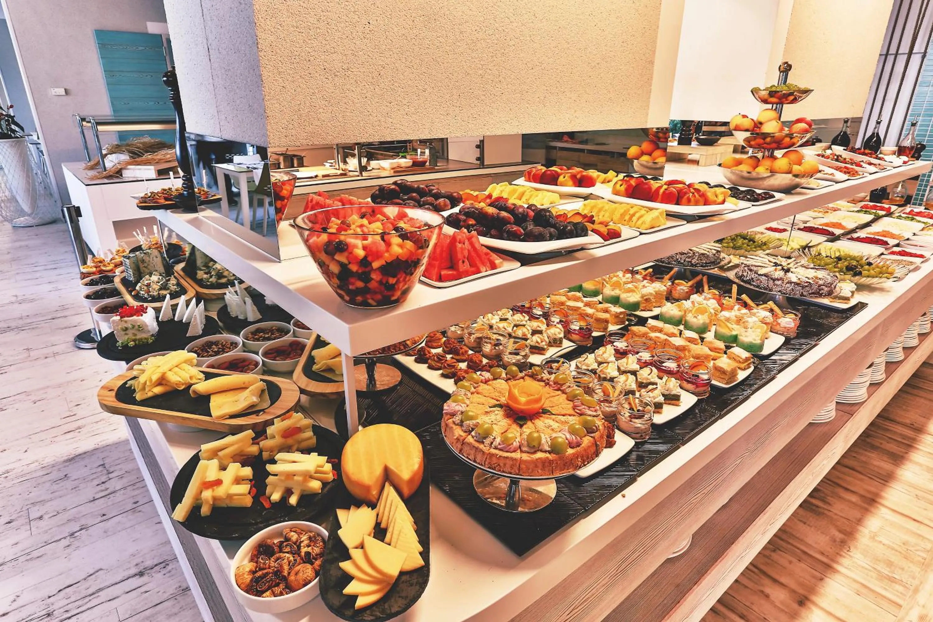 Restaurant/places to eat in Carine Hotel Park