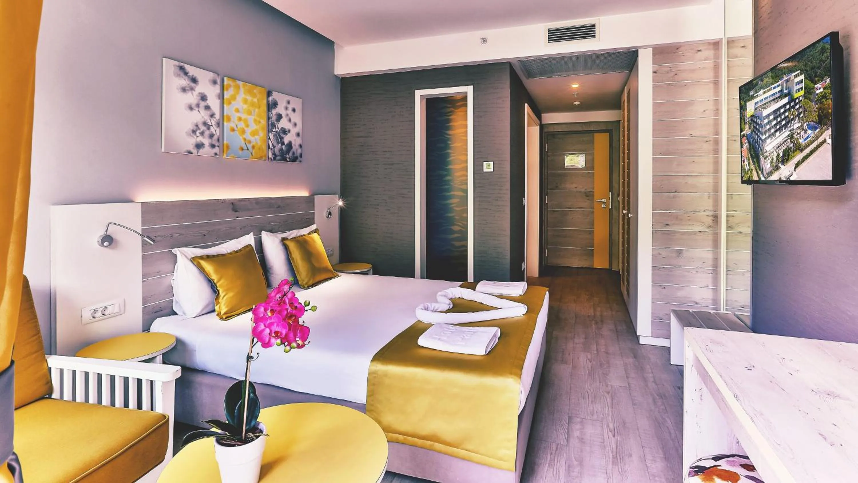 Bedroom, Bed in Carine Hotel Park