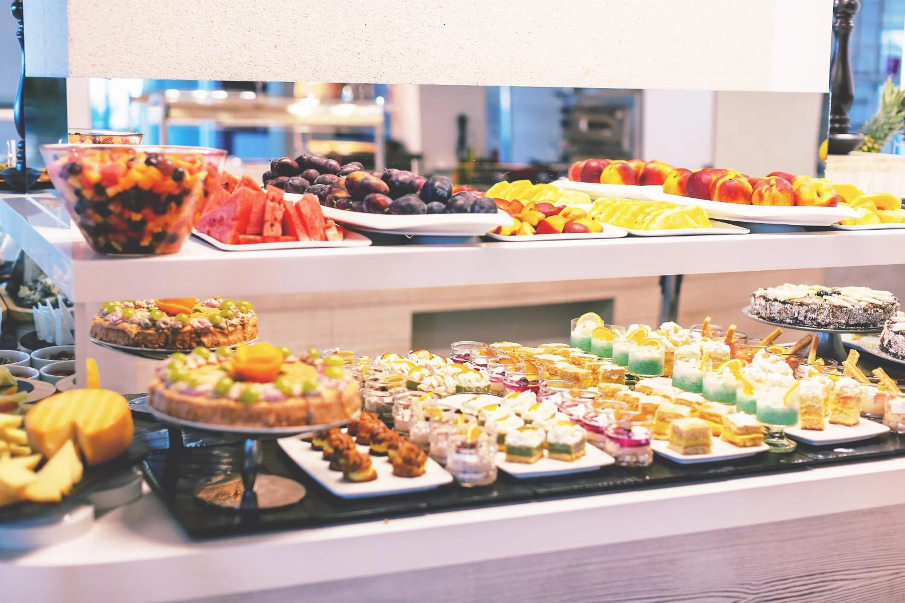 Restaurant/places to eat in Carine Hotel Park