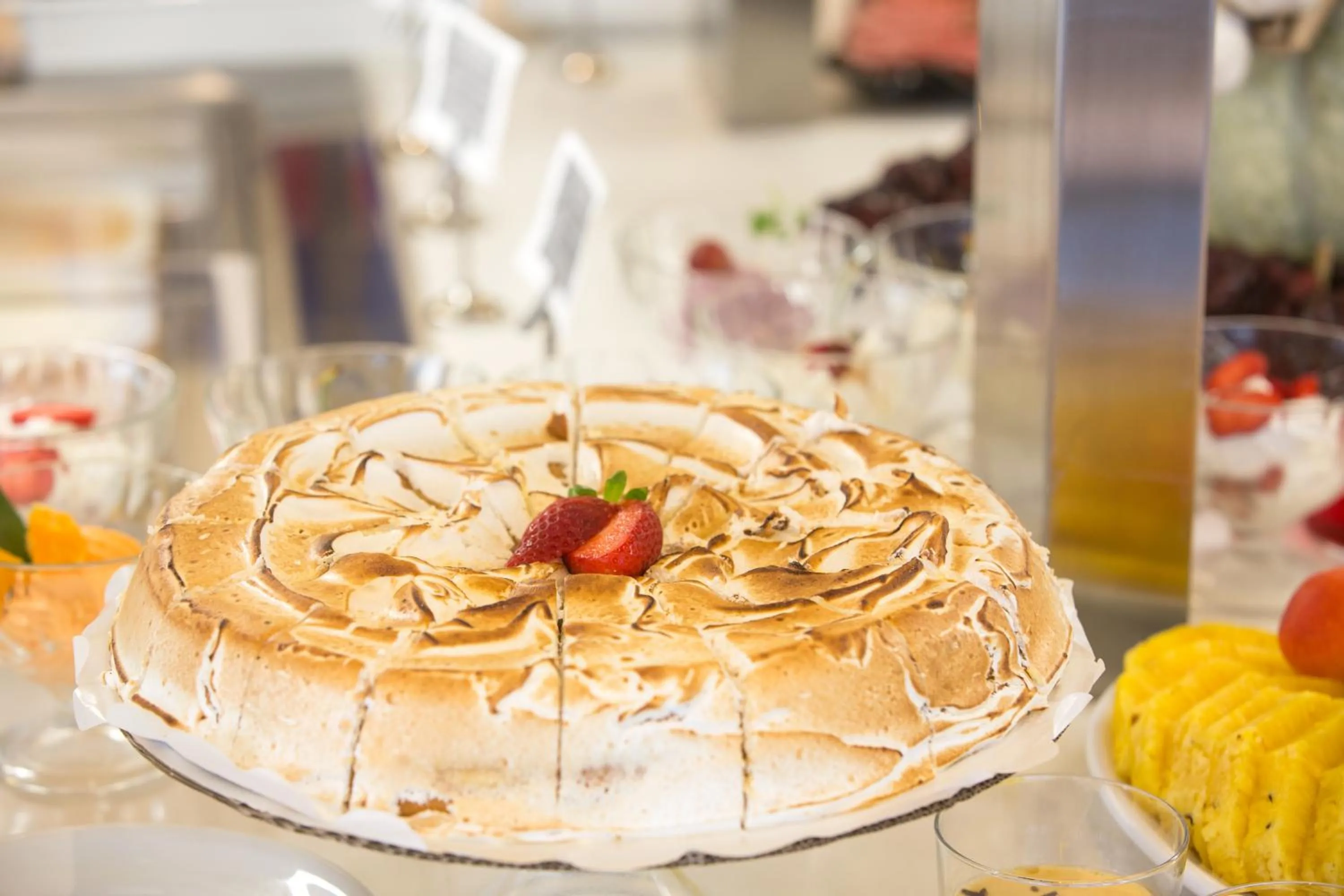 Restaurant/places to eat in Hotel Luxor