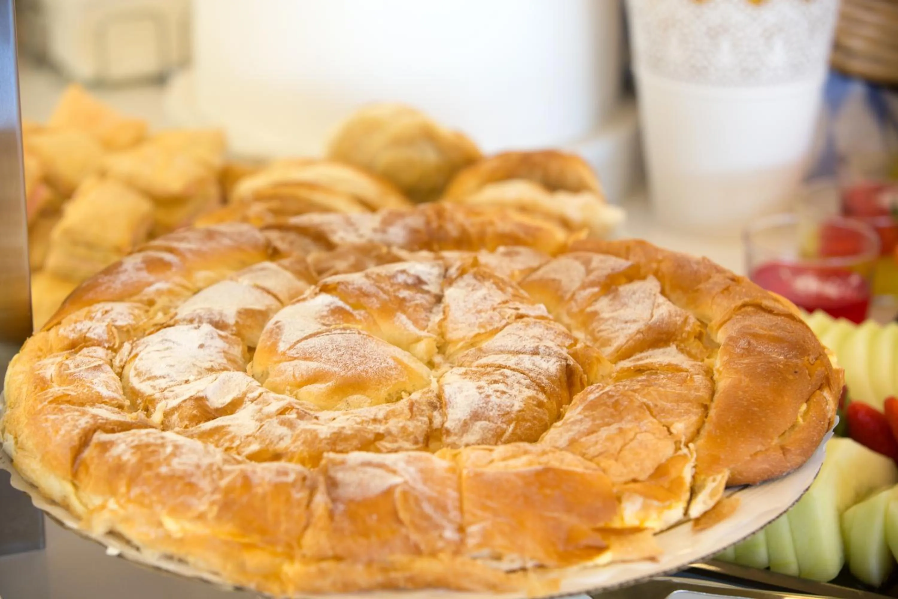 Restaurant/places to eat in Hotel Luxor