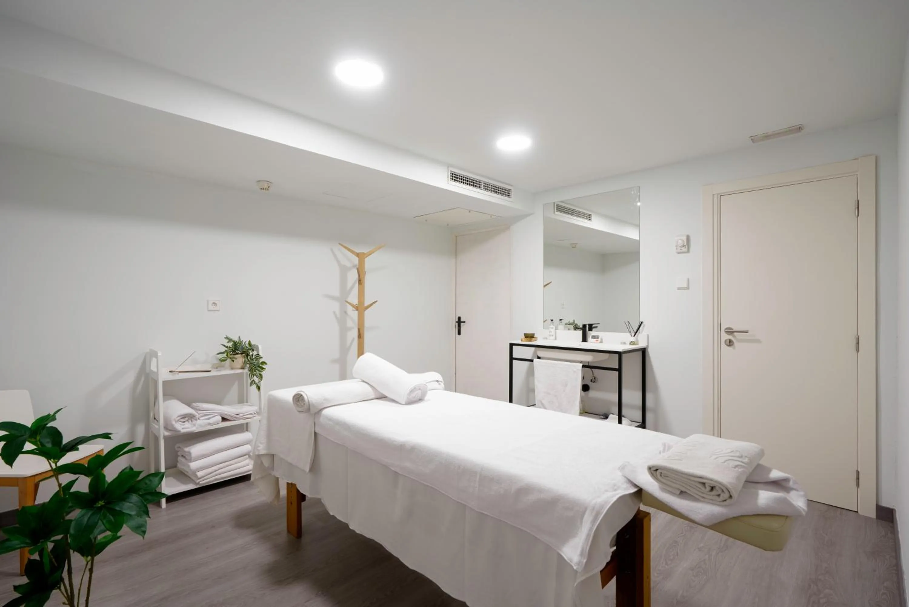 Massage, Bed in ILUNION Palmanova Mallorca