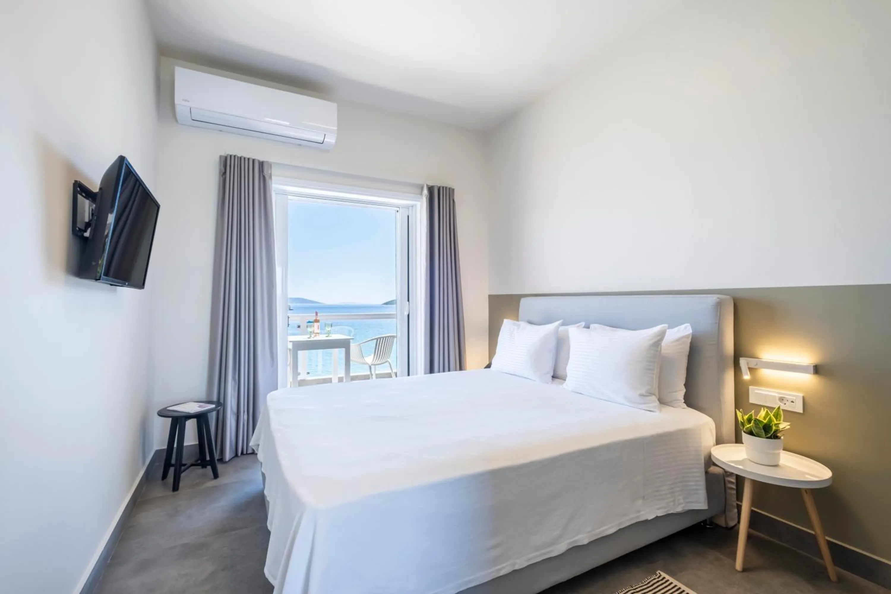 Bed in Nelly's Apartments