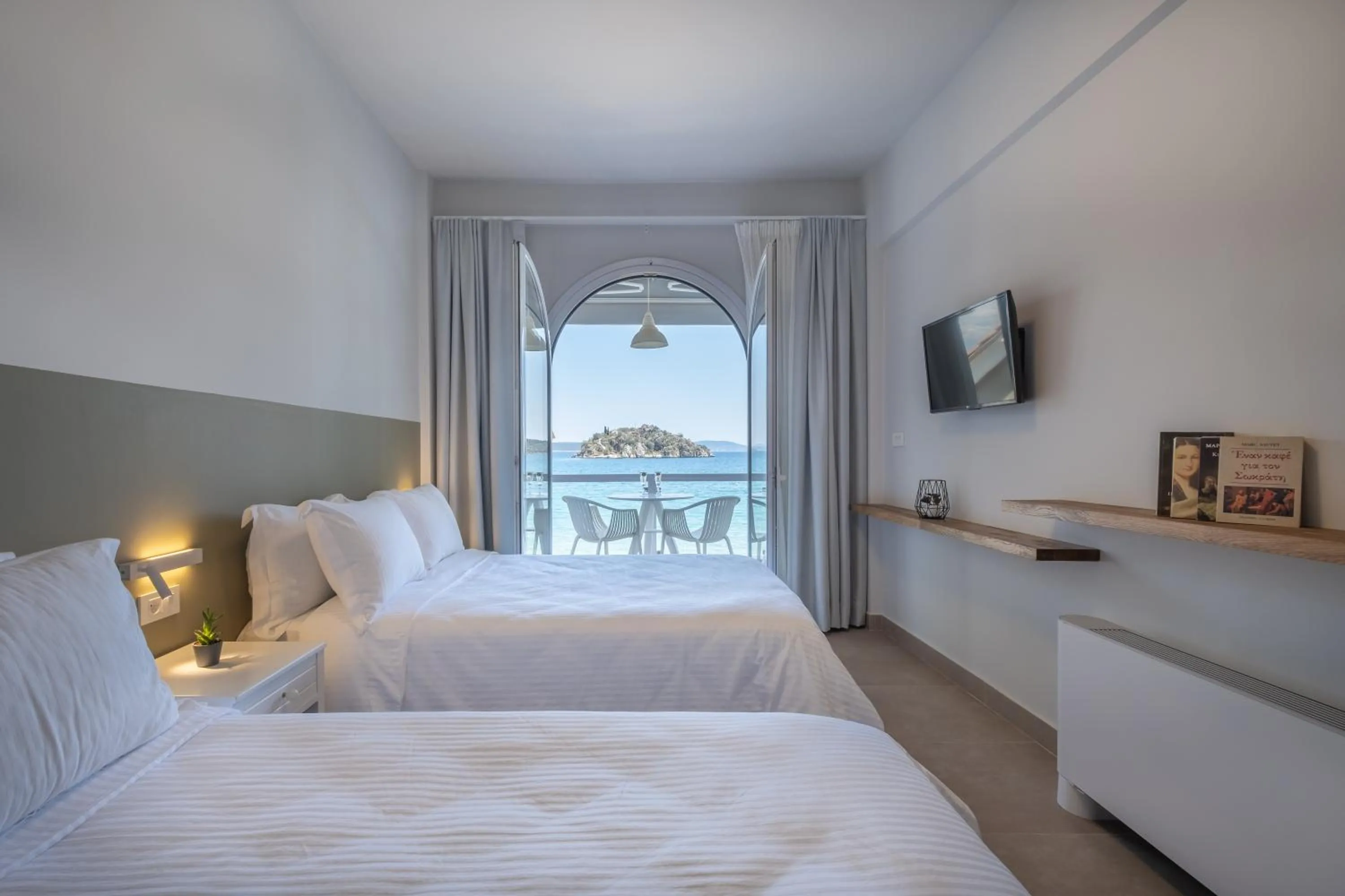 Bedroom, Bed in Nelly's Apartments