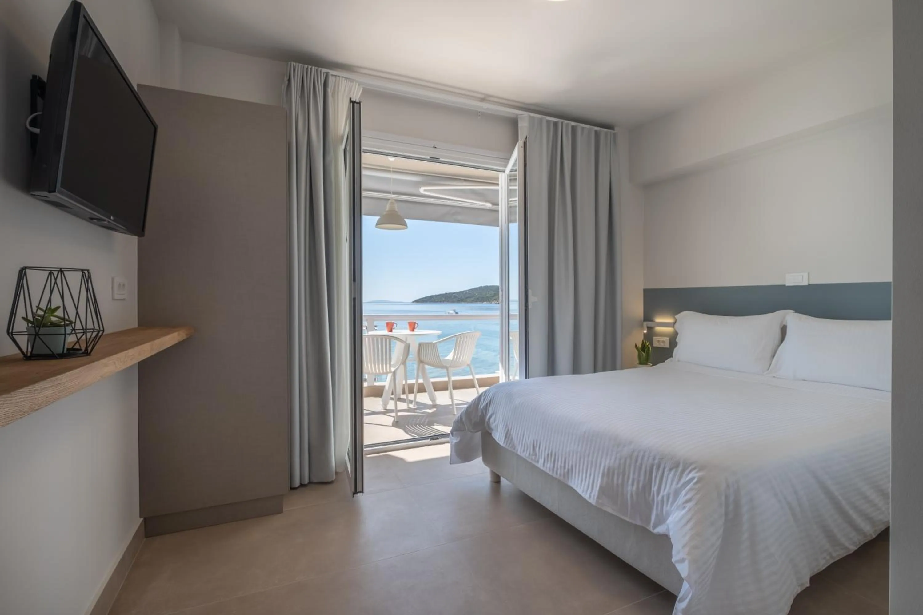 Bedroom, Bed in Nelly's Apartments