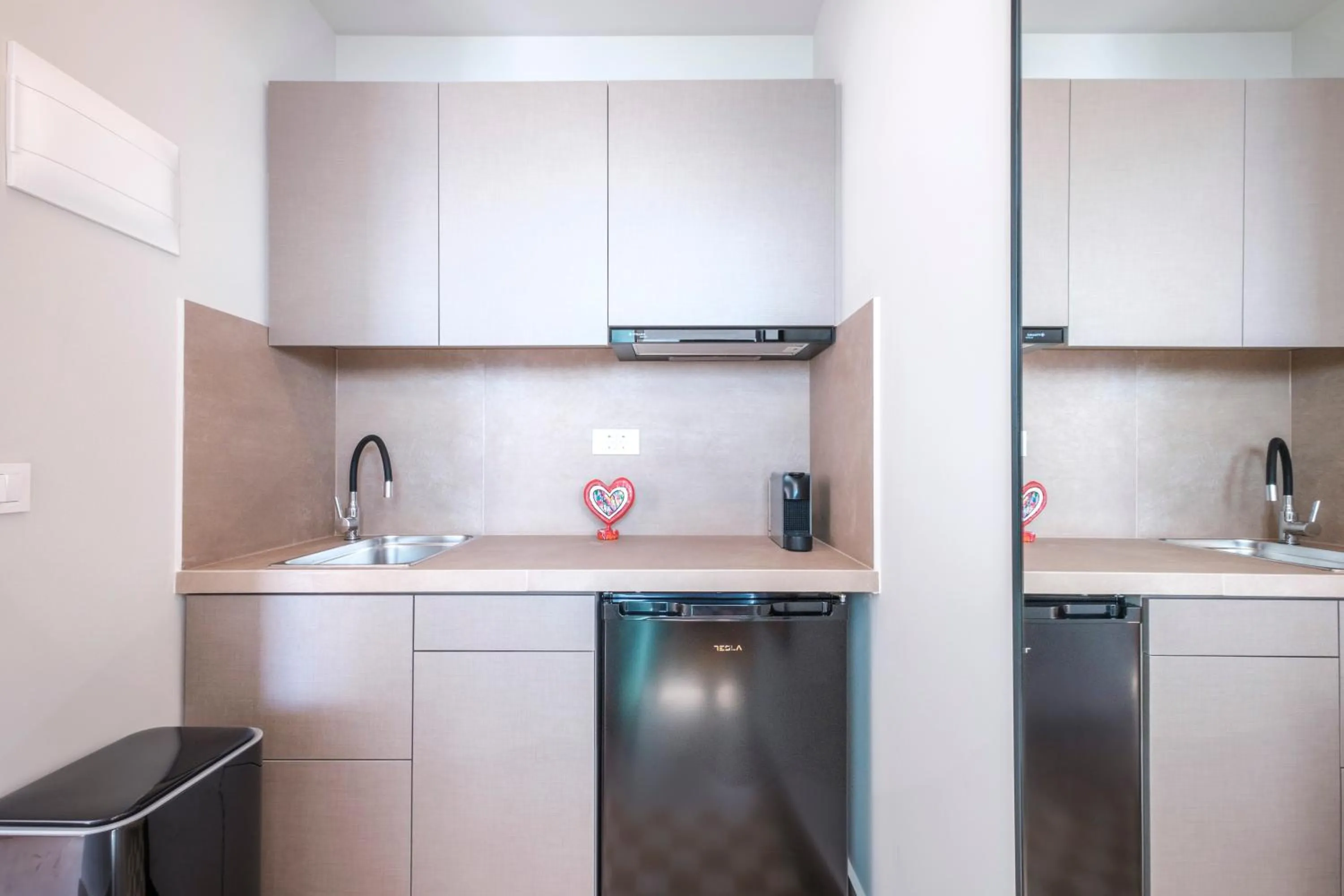 Kitchen or kitchenette in Nelly's Apartments