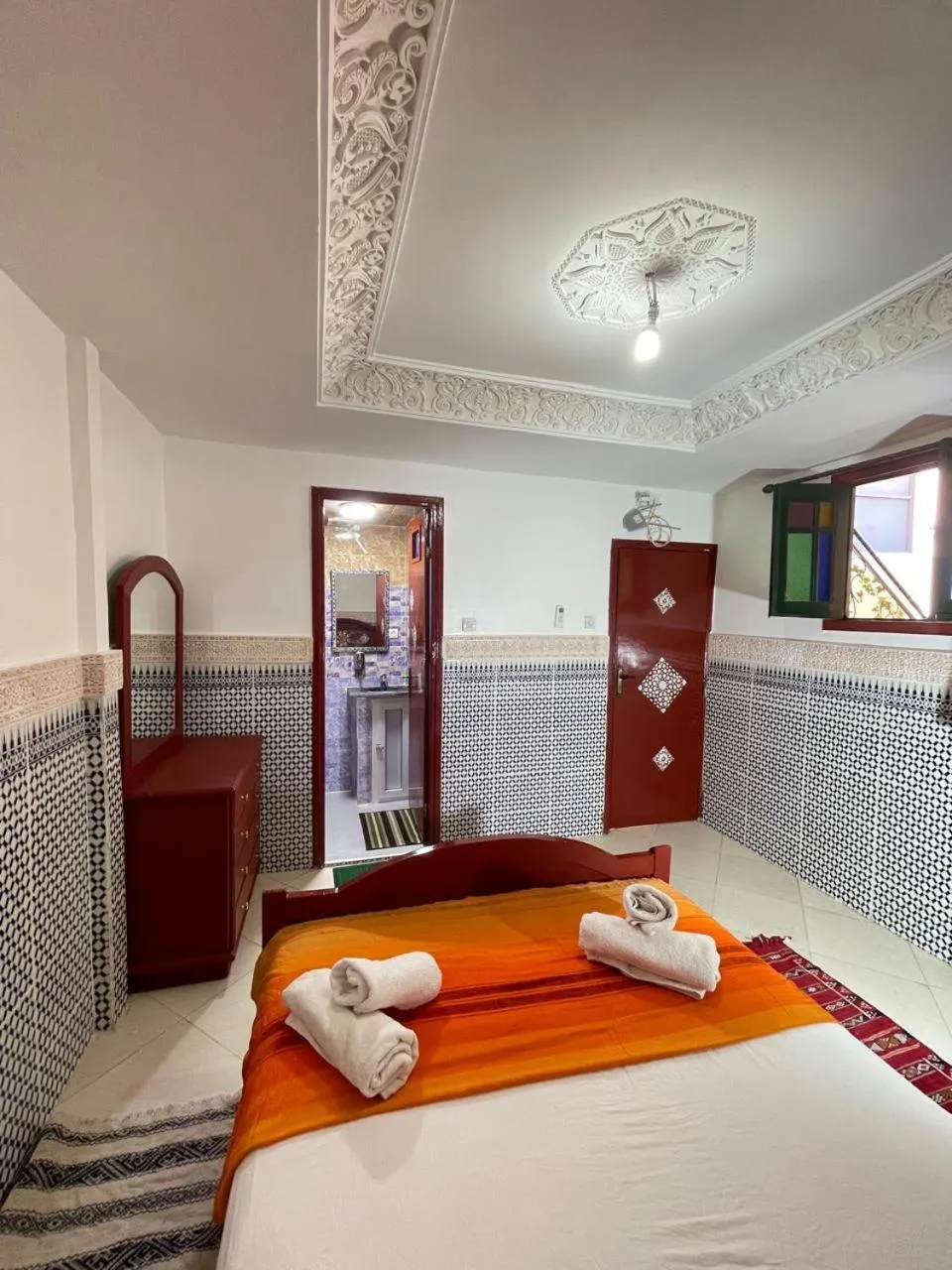 Bathroom, Bed in La Casa Espanyola