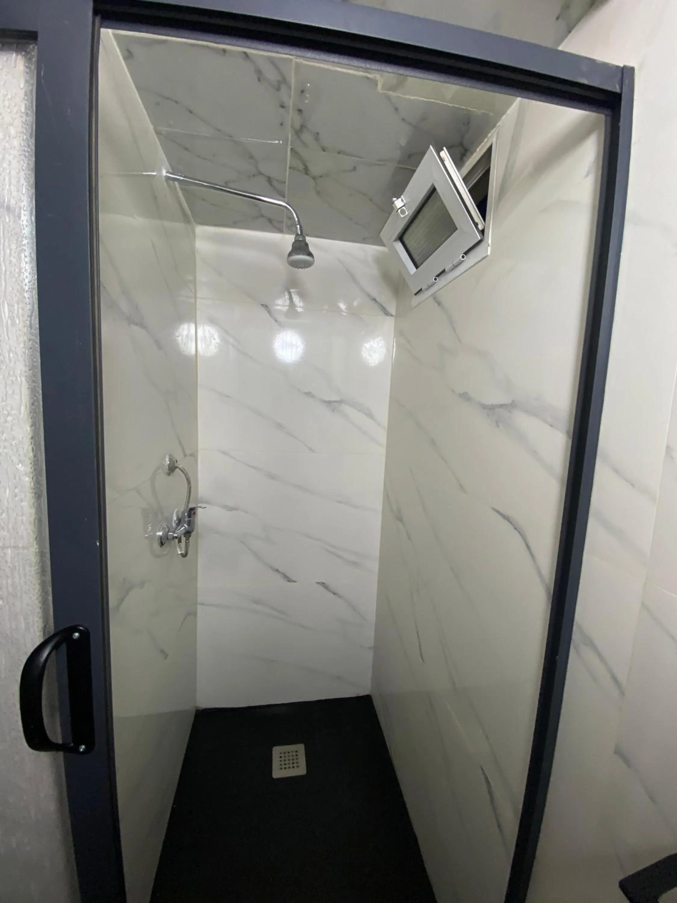 Shower in La Casa Espanyola