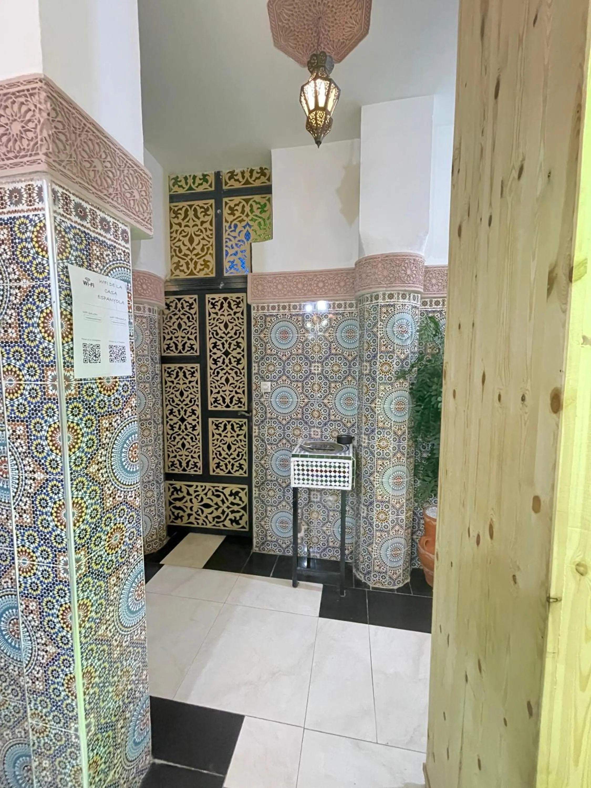 Facade/entrance in La Casa Espanyola