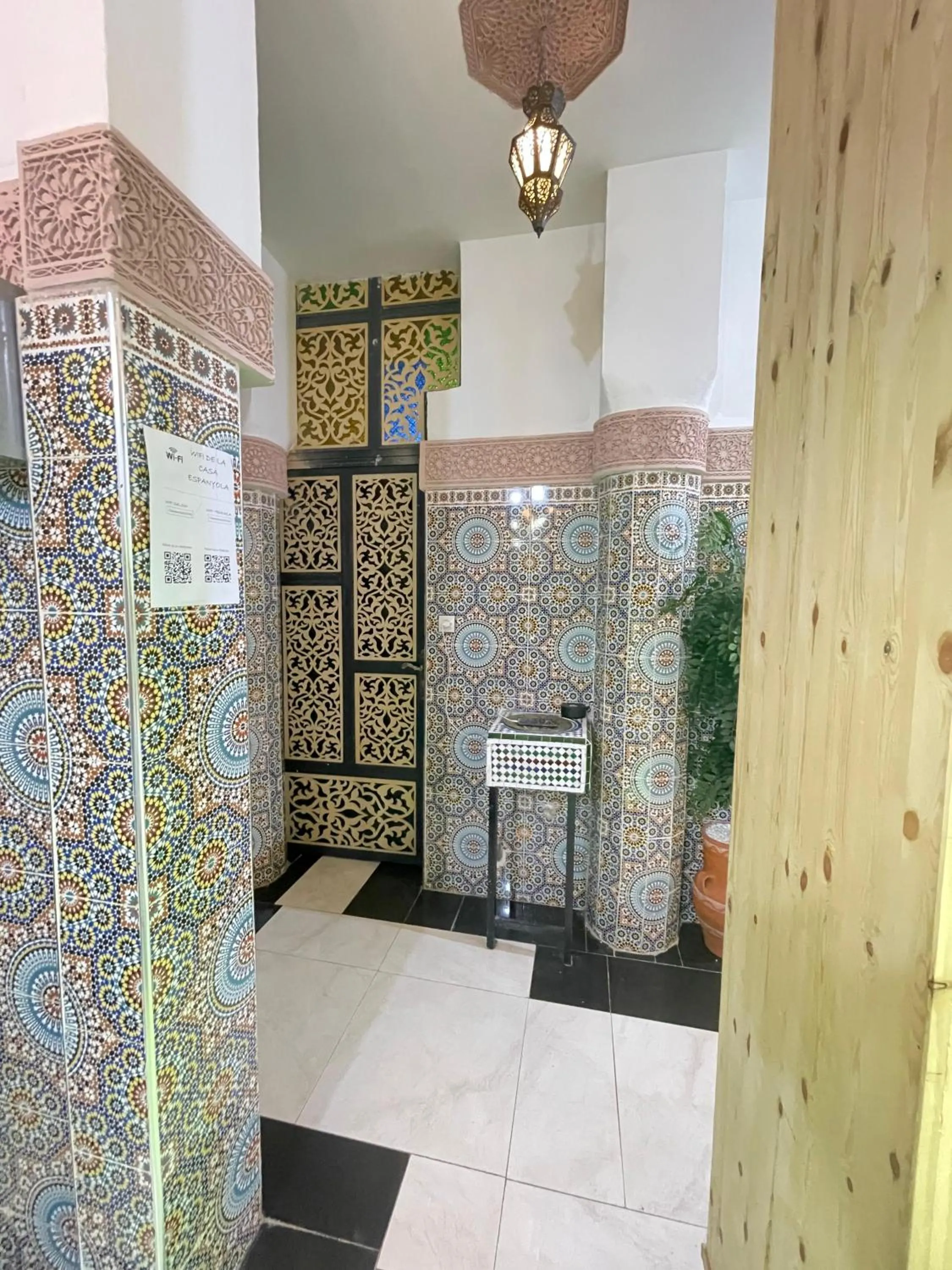 Facade/entrance in La Casa Espanyola