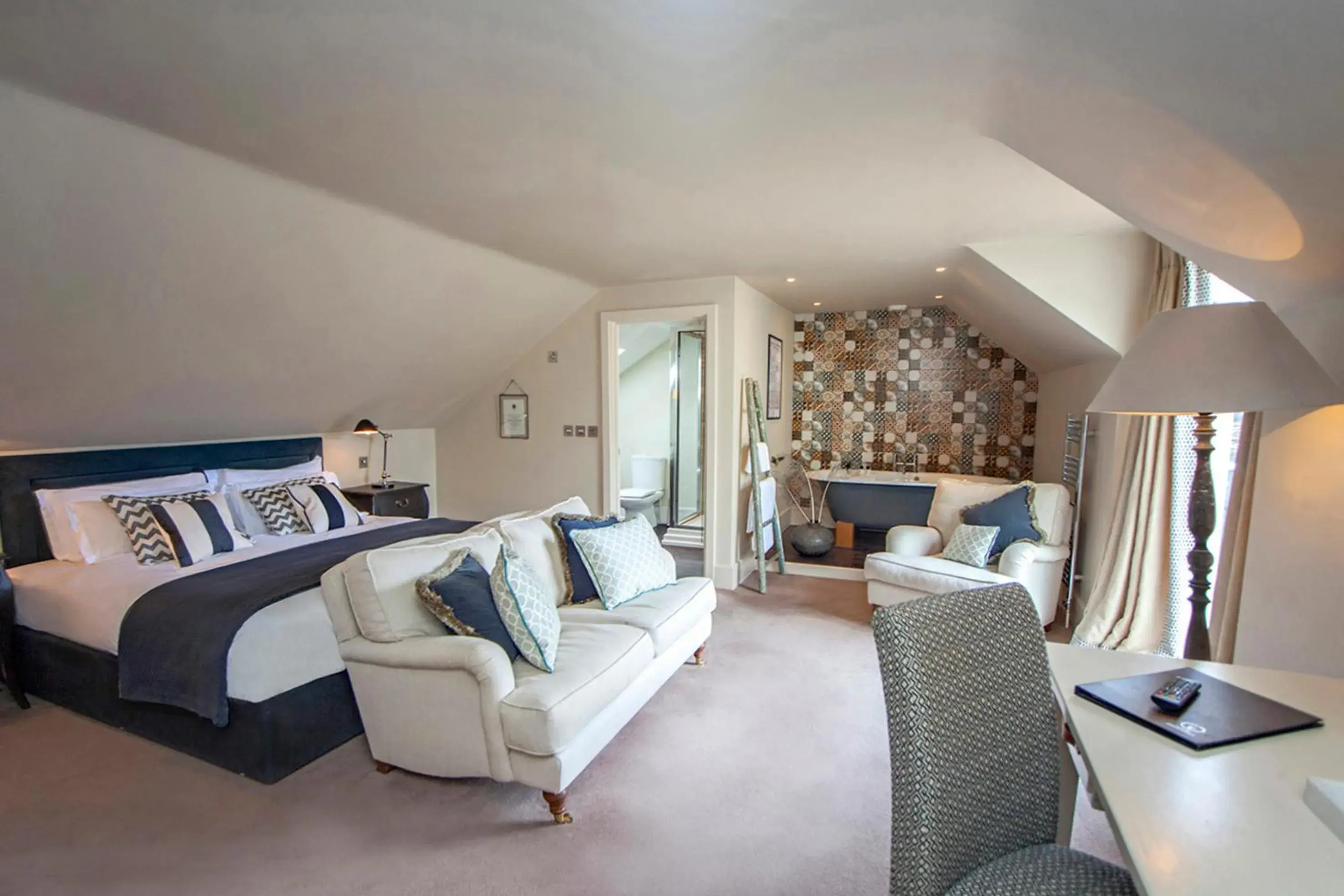 Junior Suite in The Grosvenor Arms Junior Suite in The Grosvenor Arms