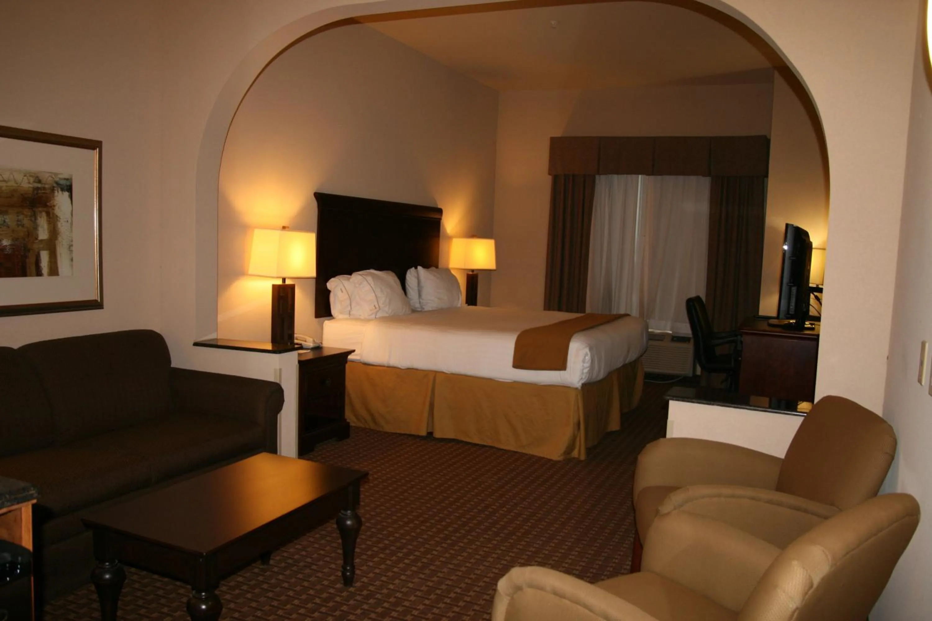Photo of the whole room, Bed in Holiday Inn Express Hotel and Suites Kingsville by IHG
