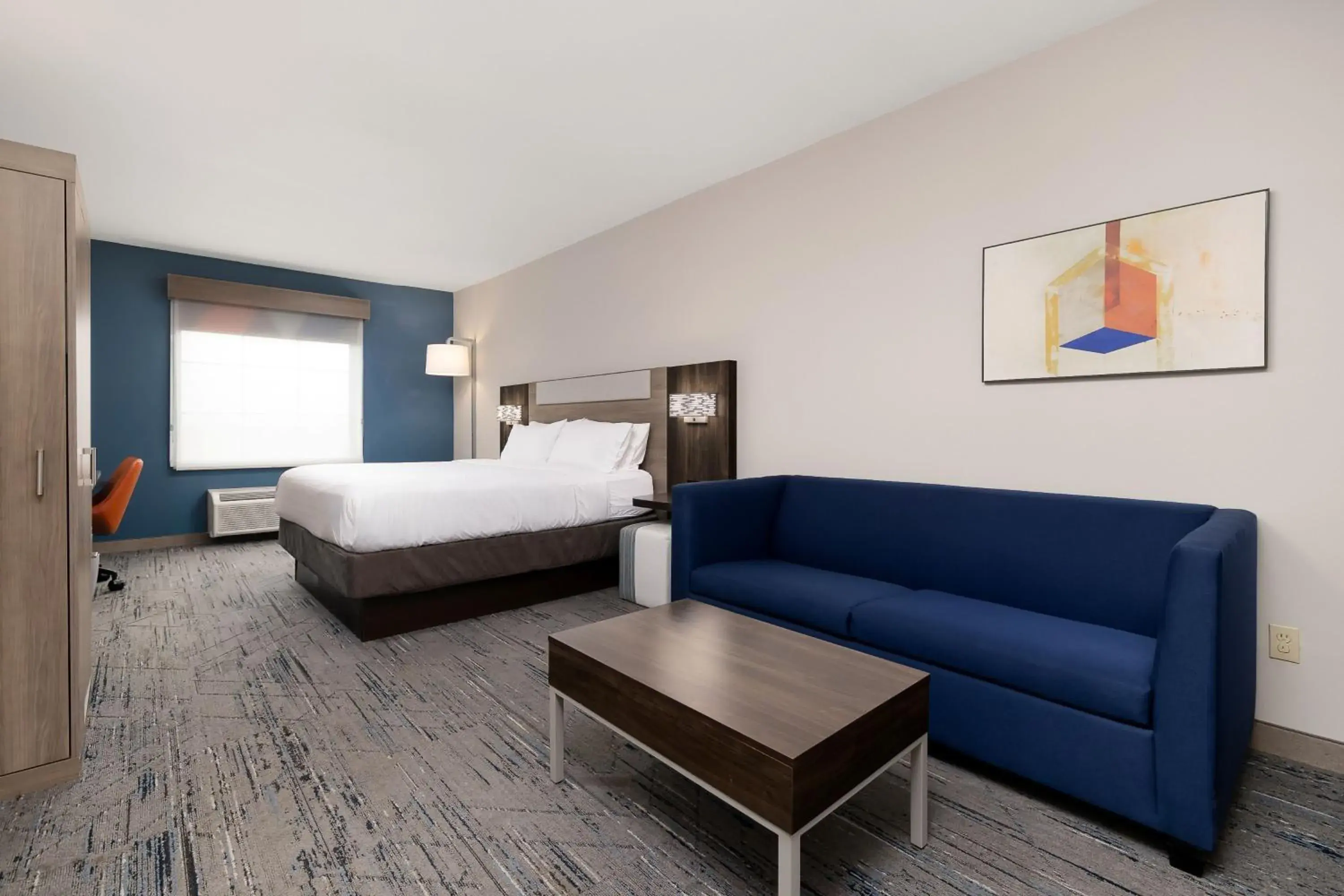 Photo of the whole room, Bed in Holiday Inn Express Hotel and Suites Kingsville by IHG Photo of the whole room, Bed in Holiday Inn Express Hotel and Suites Kingsville by IHG