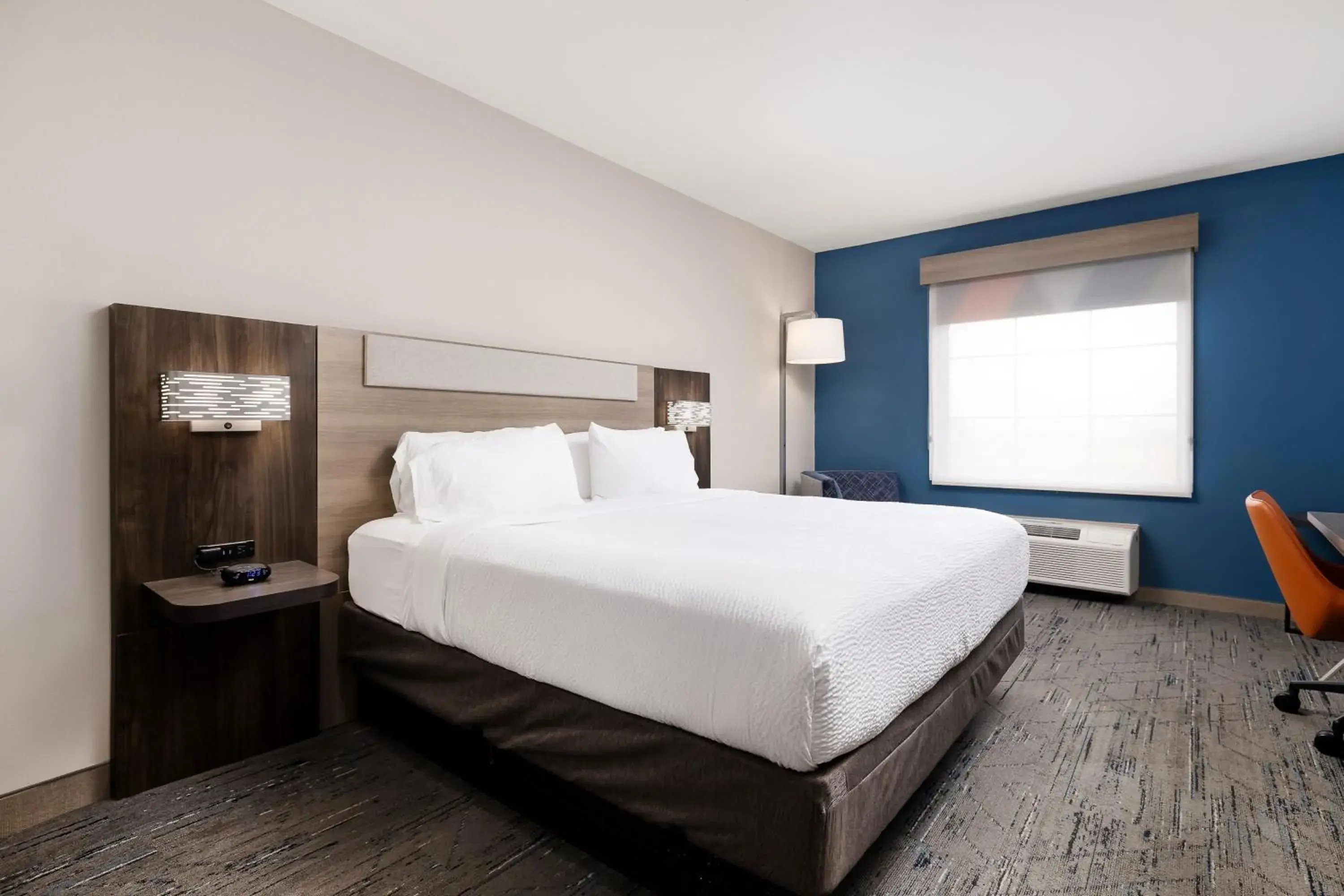 Photo of the whole room, Bed in Holiday Inn Express Hotel and Suites Kingsville by IHG Photo of the whole room, Bed in Holiday Inn Express Hotel and Suites Kingsville by IHG