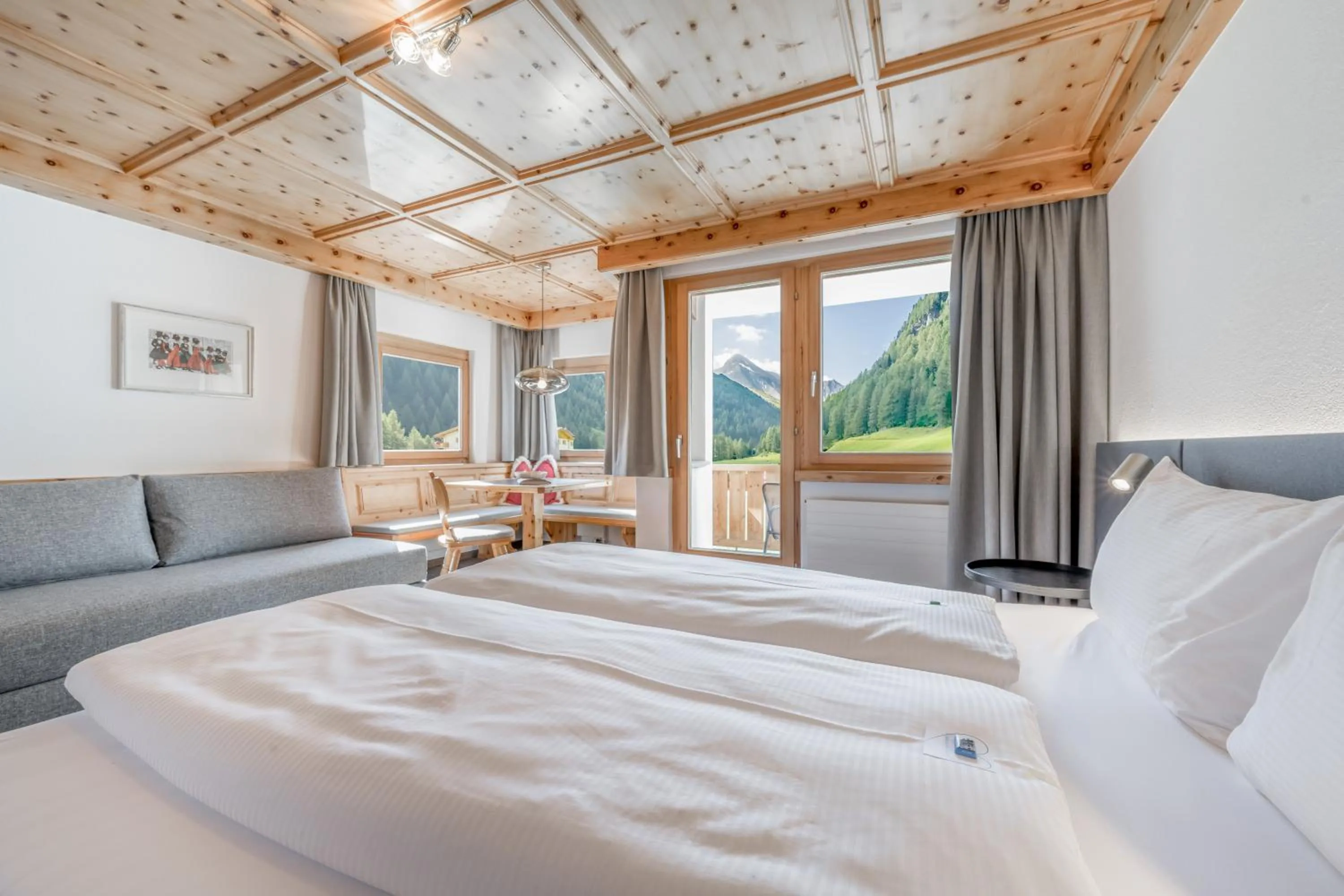 Photo of the whole room, Bed in Hotel Nevada